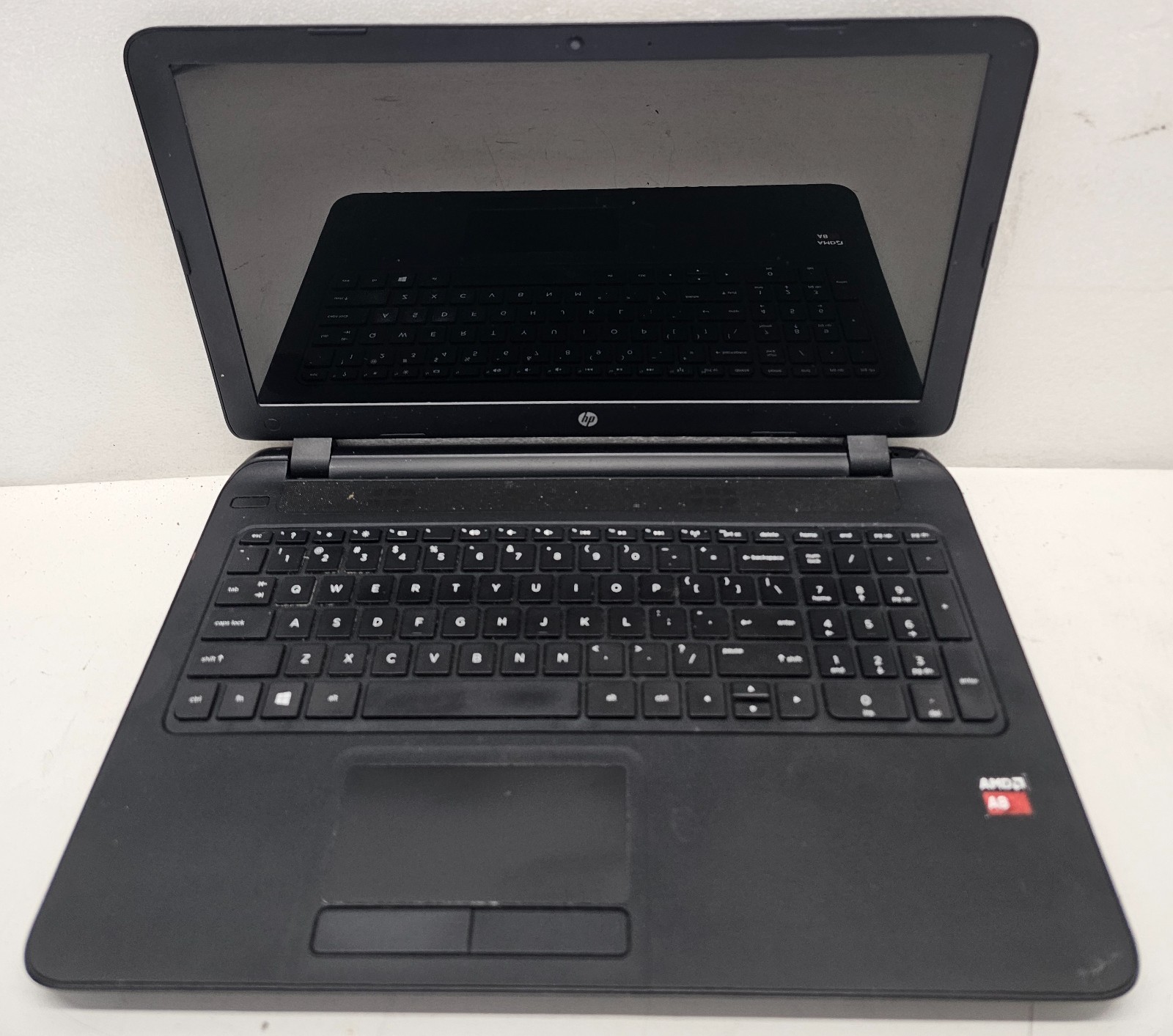 HP 15-f215dx 15.6" Laptop AMD A8 NO RAM/HD/OS/POWER Bad Screen (FL)
