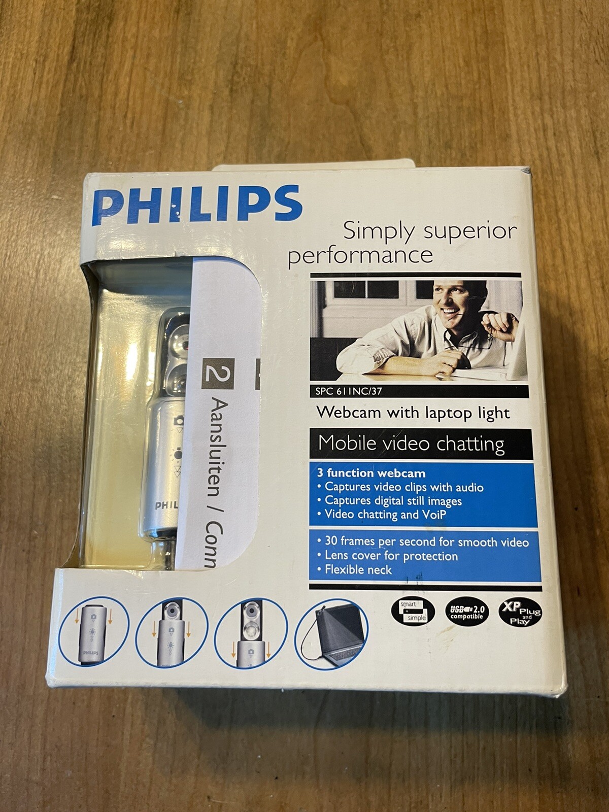 Philips SPC611NC/37 Portable Webcam for Laptops w/ Work Light