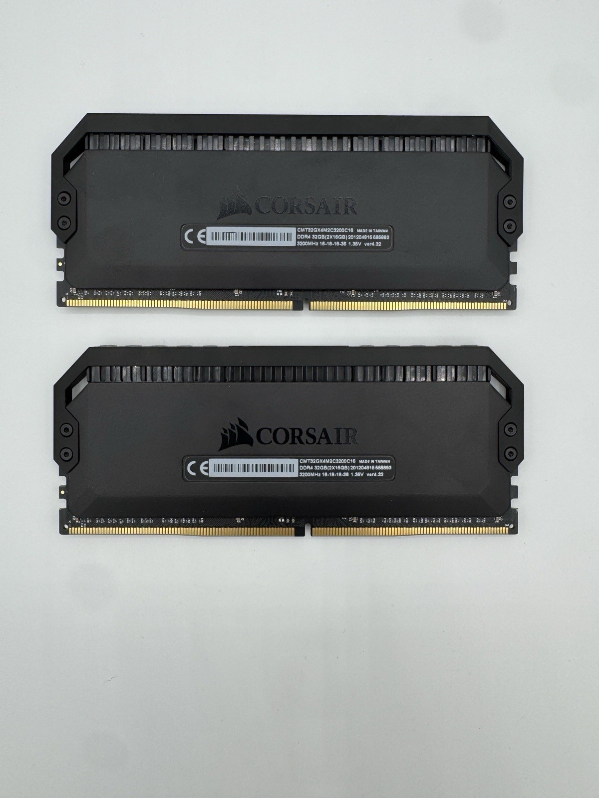 Corsair Dominator Platinum RGB 32GB (2x16GB) DDR4 RAM 3200MHz CMT32GX4M2C3200C16
