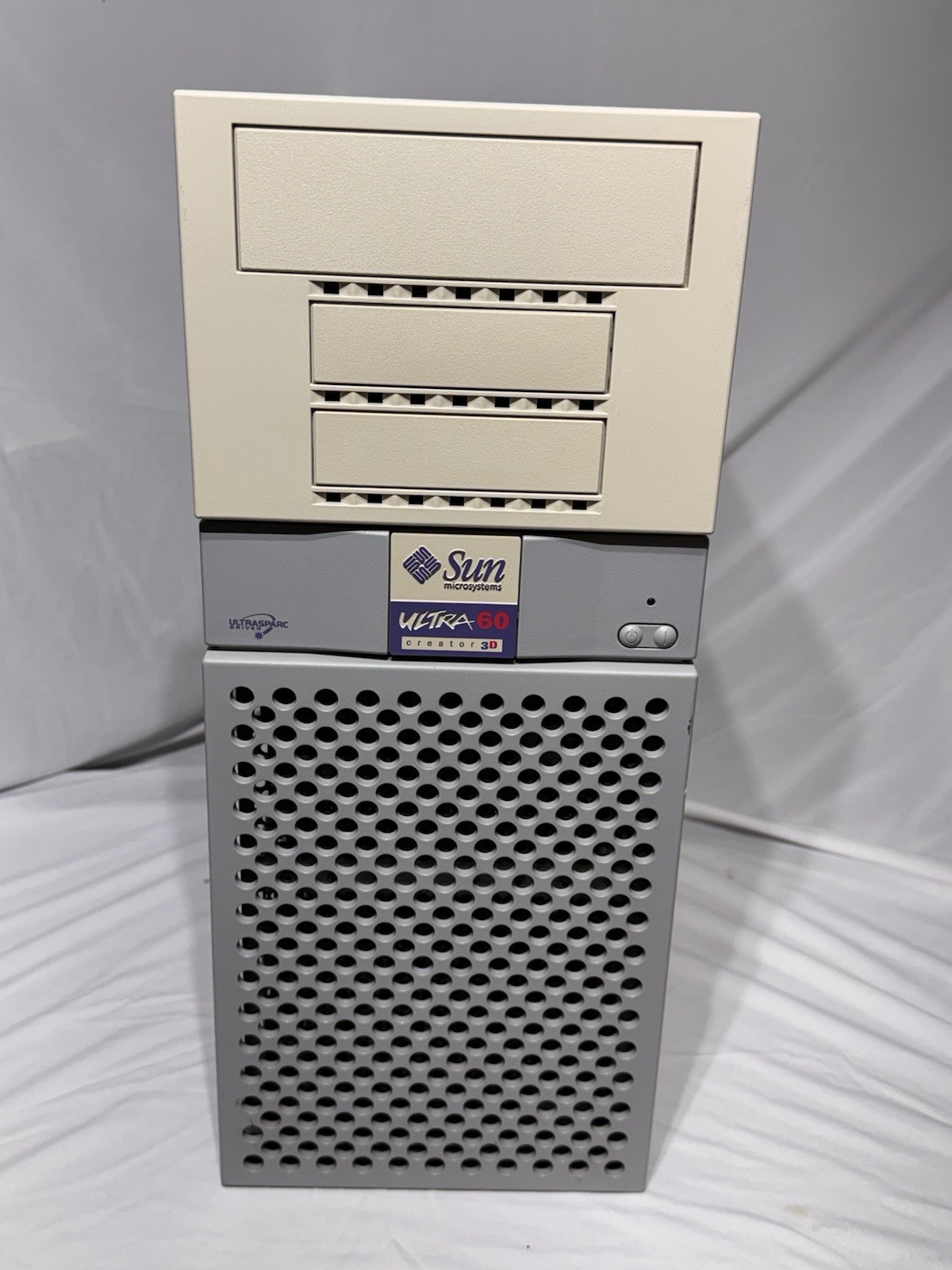 Sun Ultra 60, 2x 300MHz USII CPU, 1GB RAM, Creator3D Series 3 Gfx, 9.1GB HDD