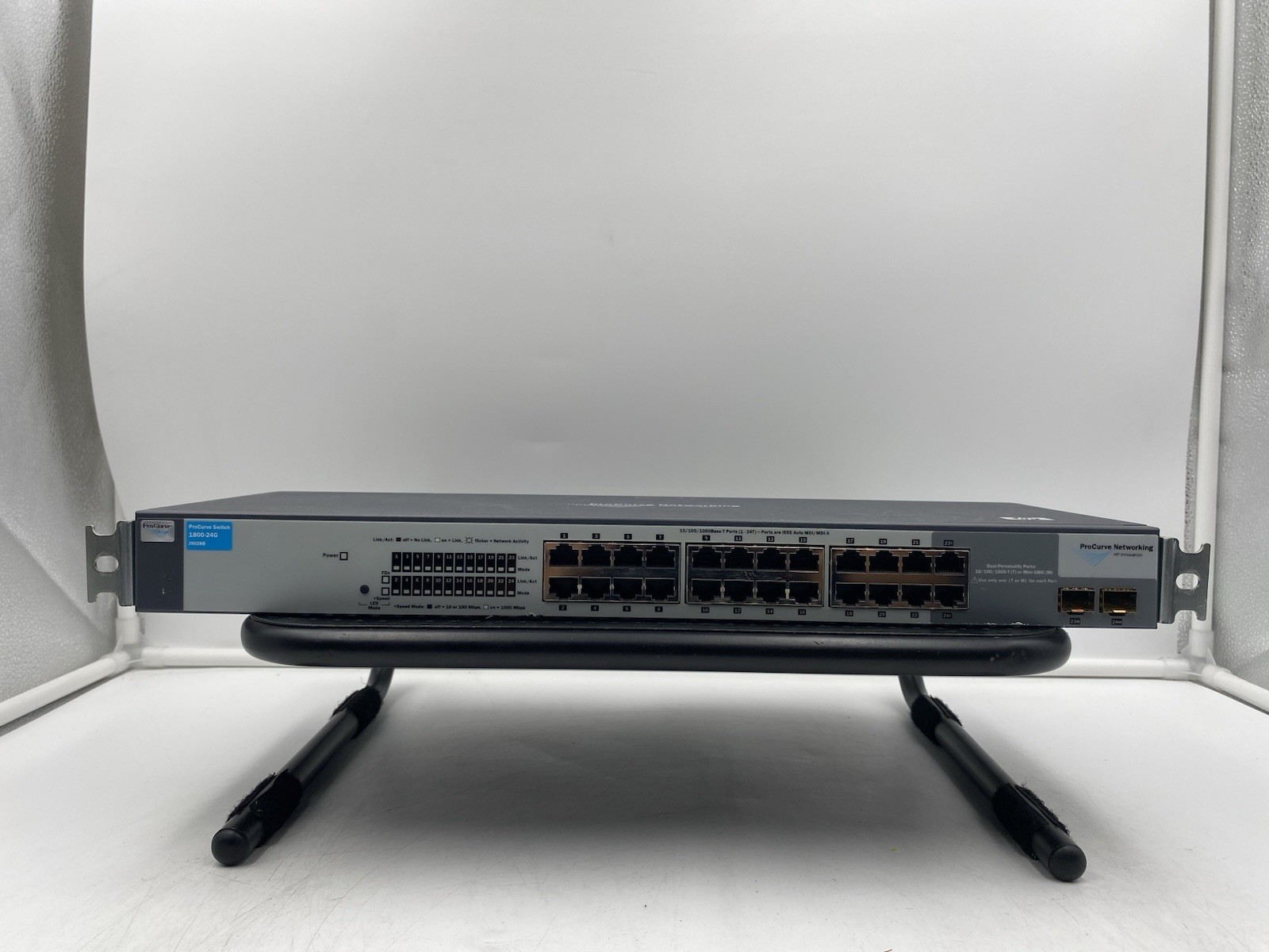 HP J9028B HP Procurve 1800-24G Switch