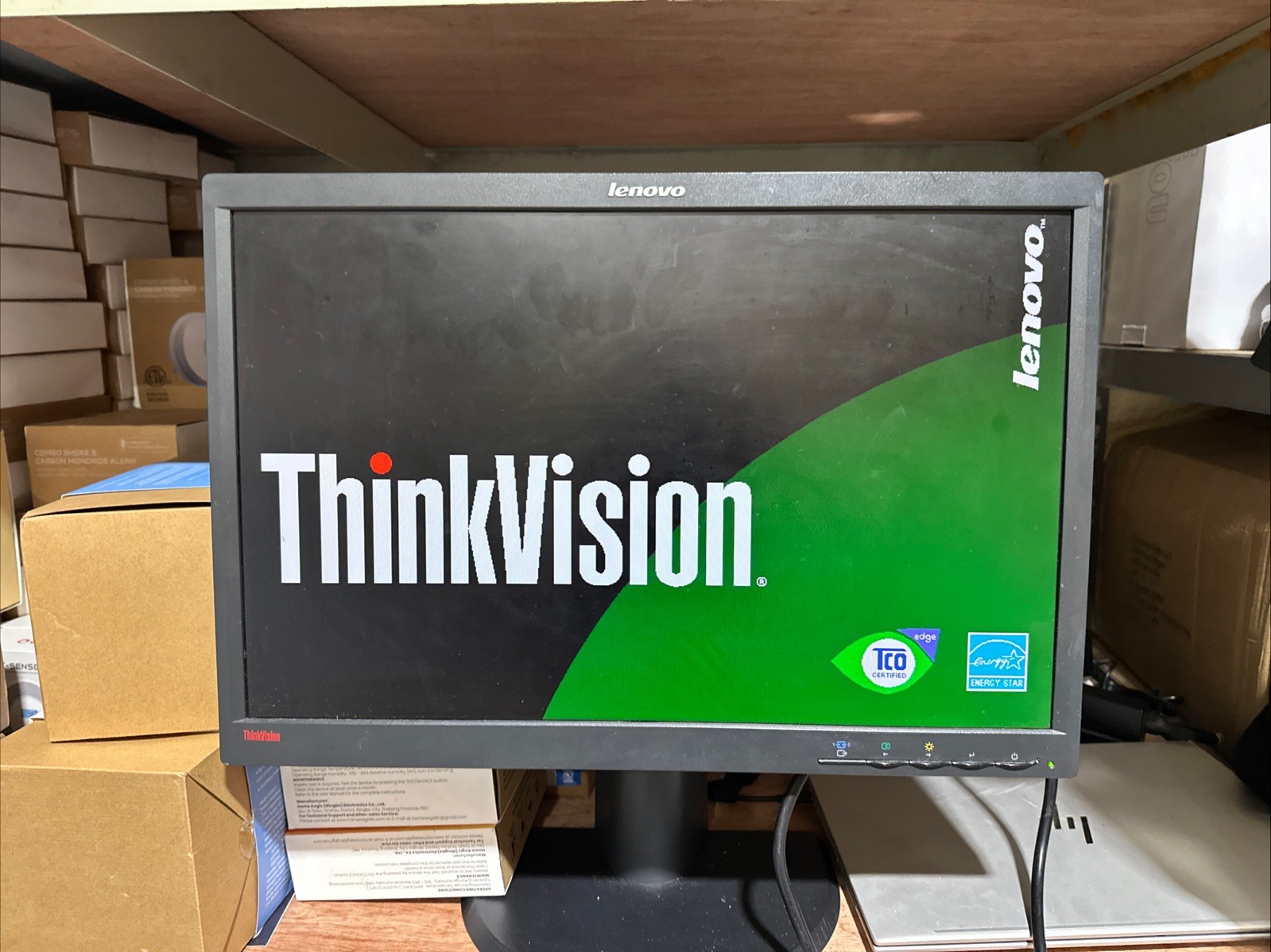 (2) Lenovo ThinkVision LT2252p 22" Monitor 1680x1050 5ms 250Nit VESA 100x100