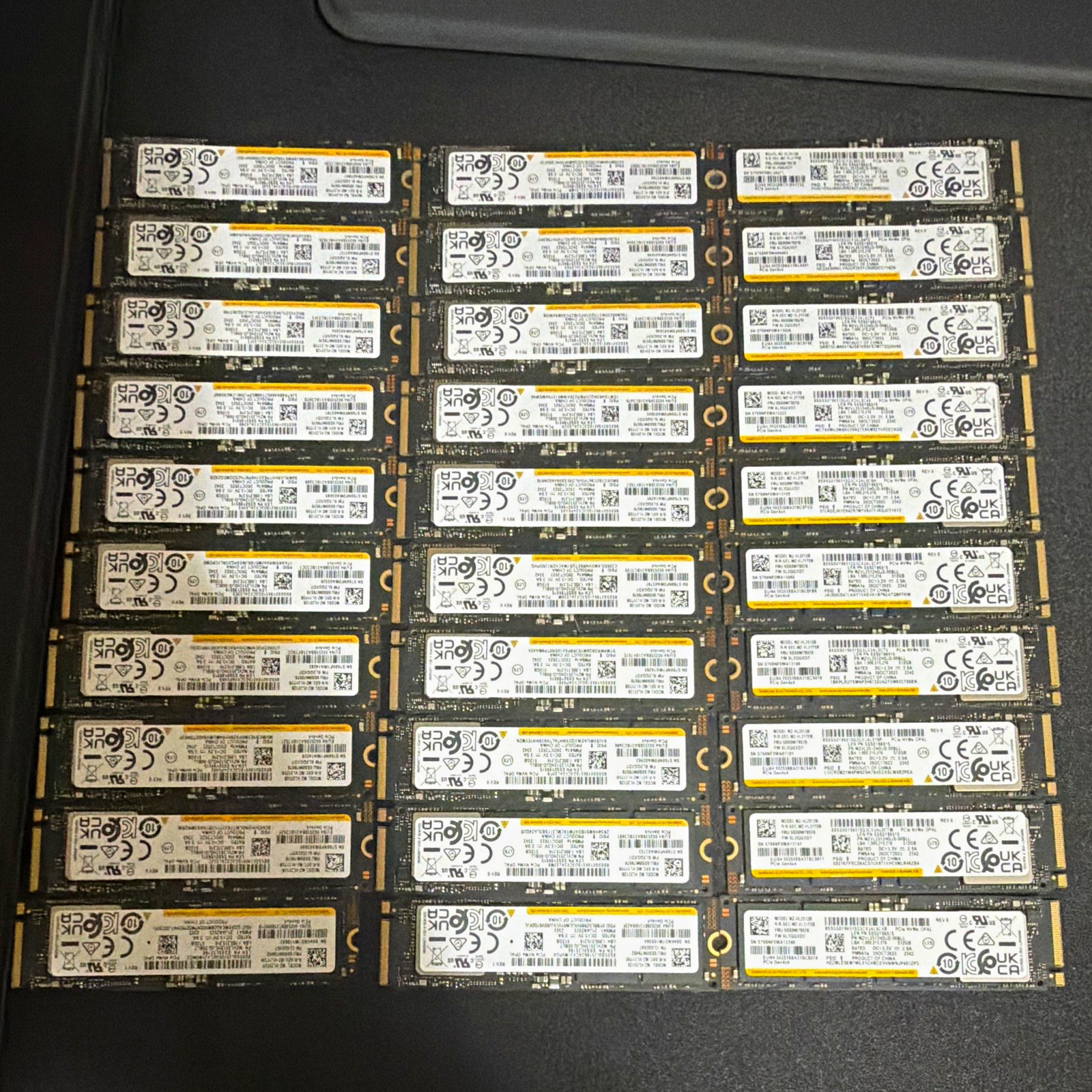 Samsung PM9A1 512GB M.2 2280 SSD NVMe PCIe Gen4 x4 OPAL MZ-VL2512B