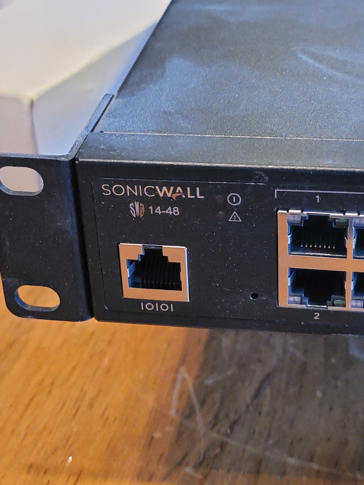 SonicWall SWS14-48 Network Switch Model 1RK46-0E6