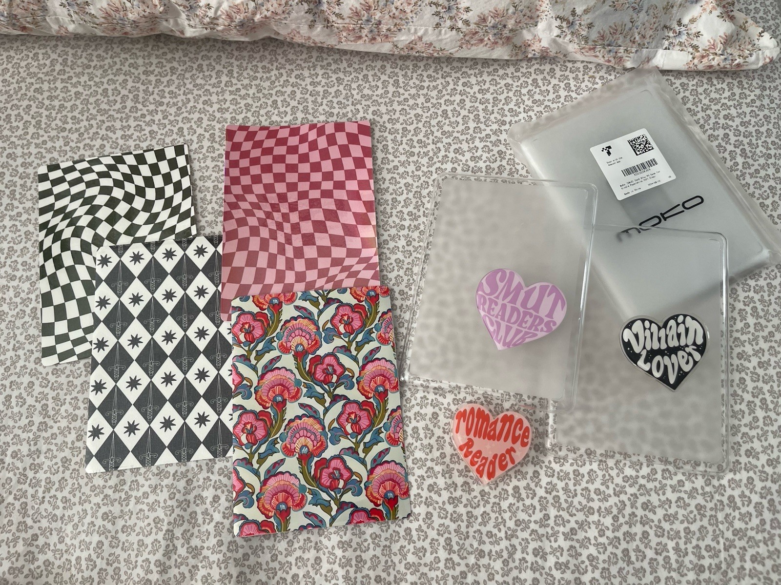 Kindle Cases With Designed Inserts And Grips