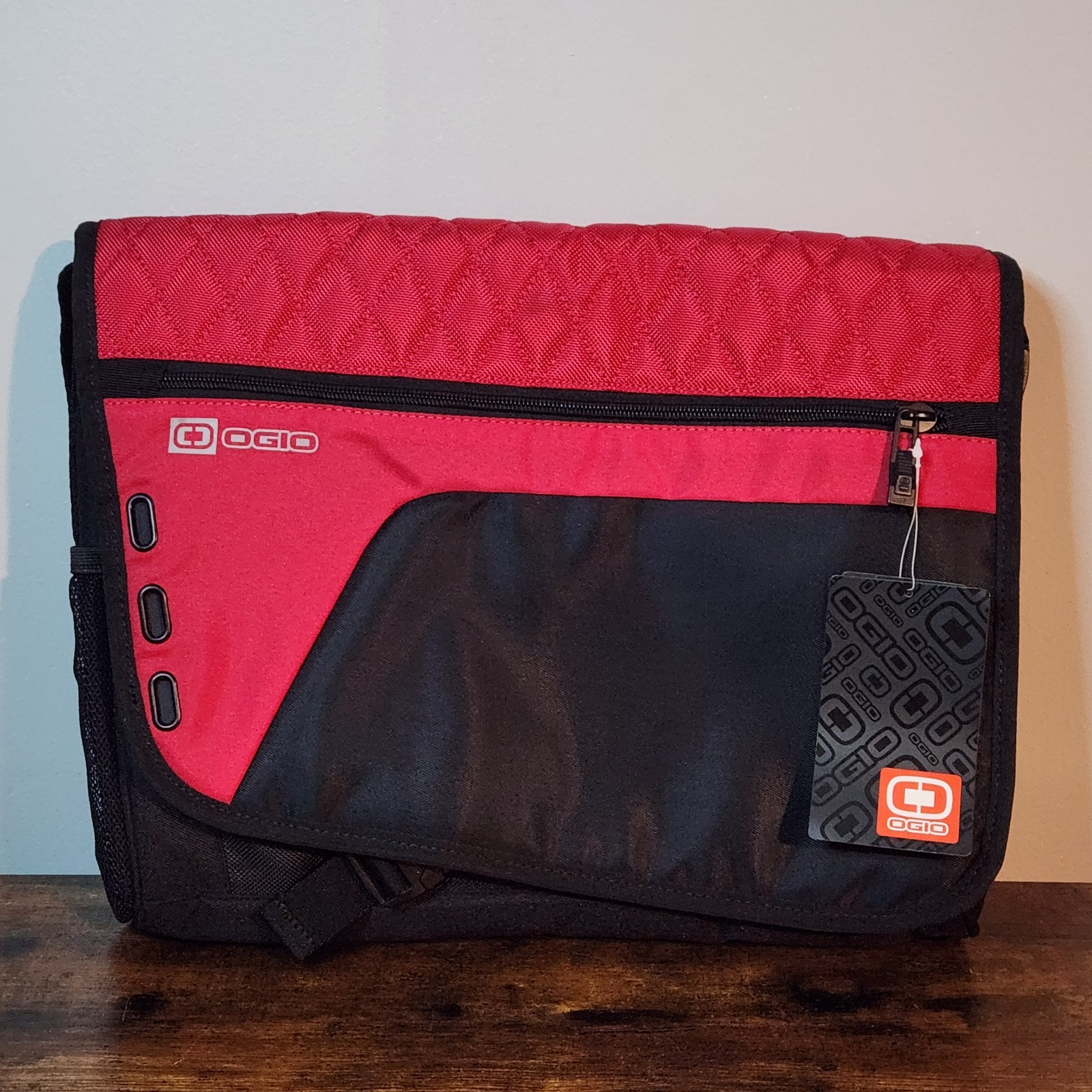 OGIO Technologio RS.655 Laptop Messenger Bag Black & Red Padded Organizer