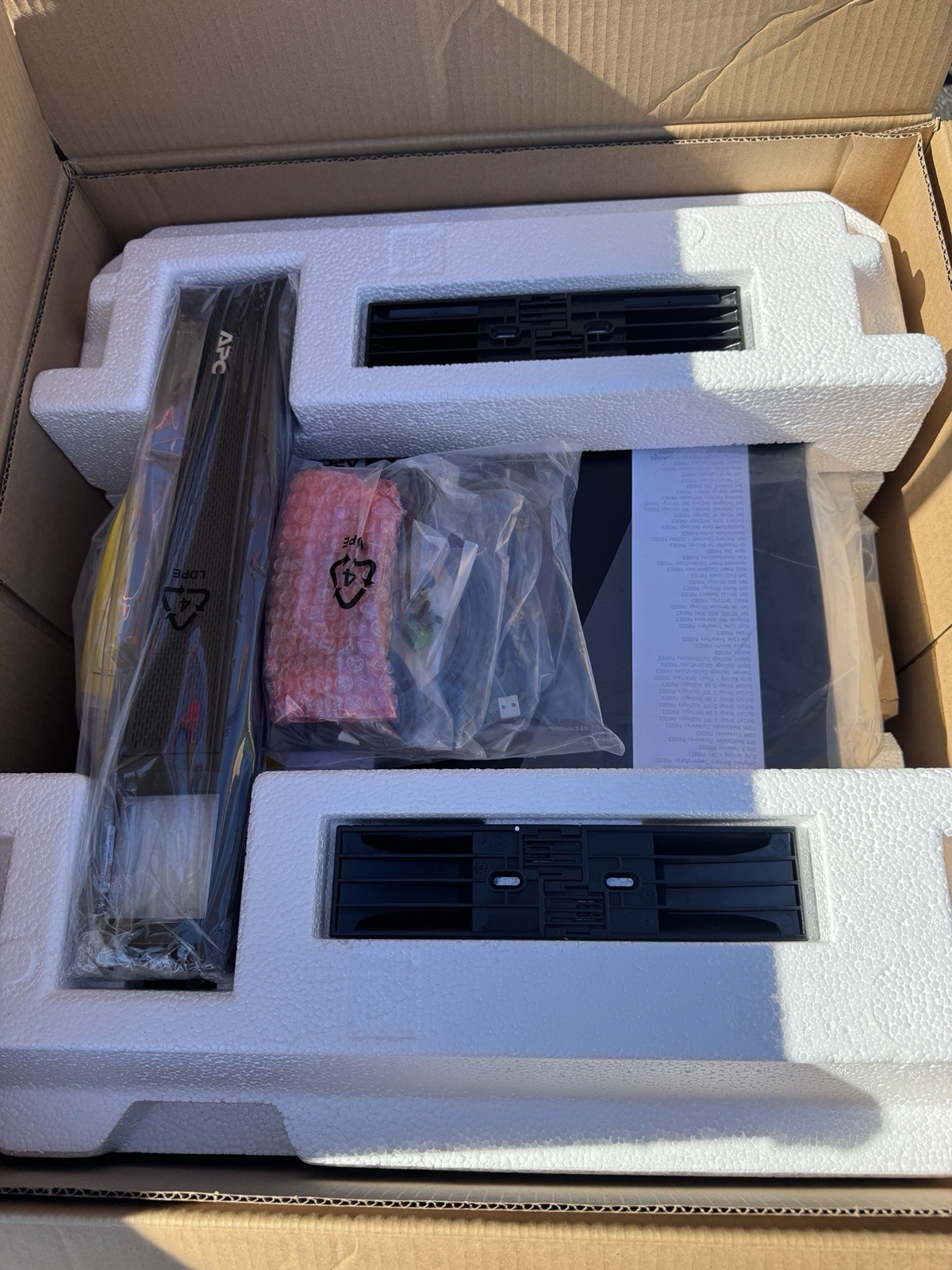 New APC smt1500rm2uc Uninterruptible Power Supply SMT1500RM2UC