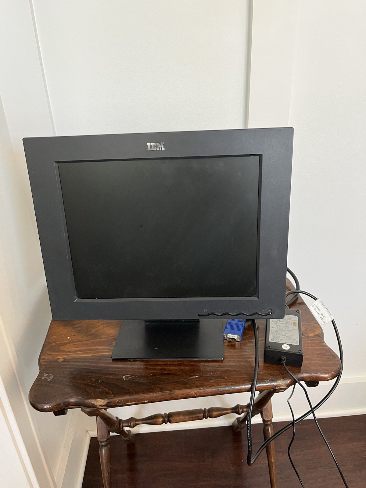IBM ThinkVision T540 15in LCD Monitor 1024x768 4:3 VGA Anti-Glare Tilt TESTED