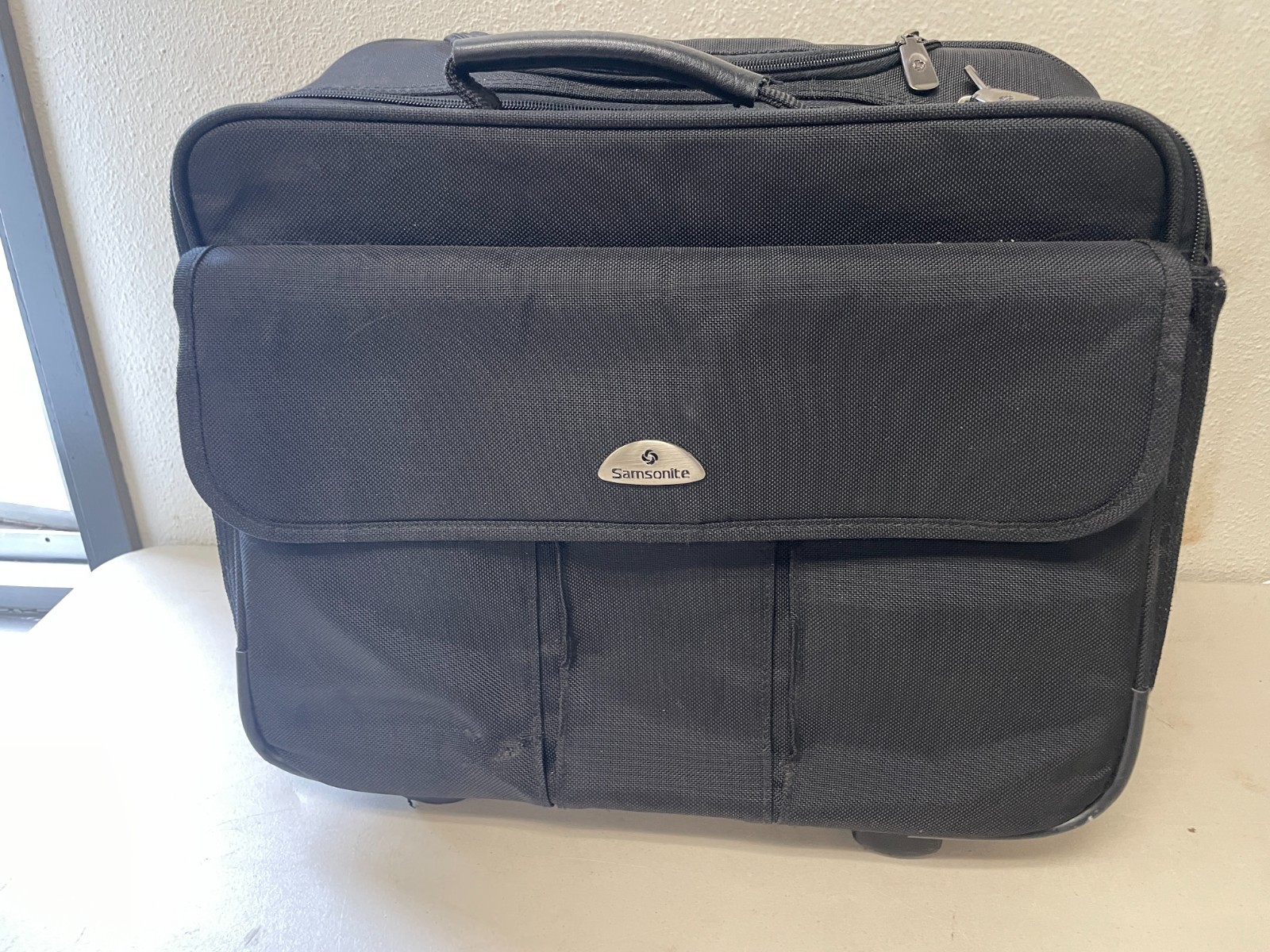 black Samsonite wheeled mobile office laptop briefcase