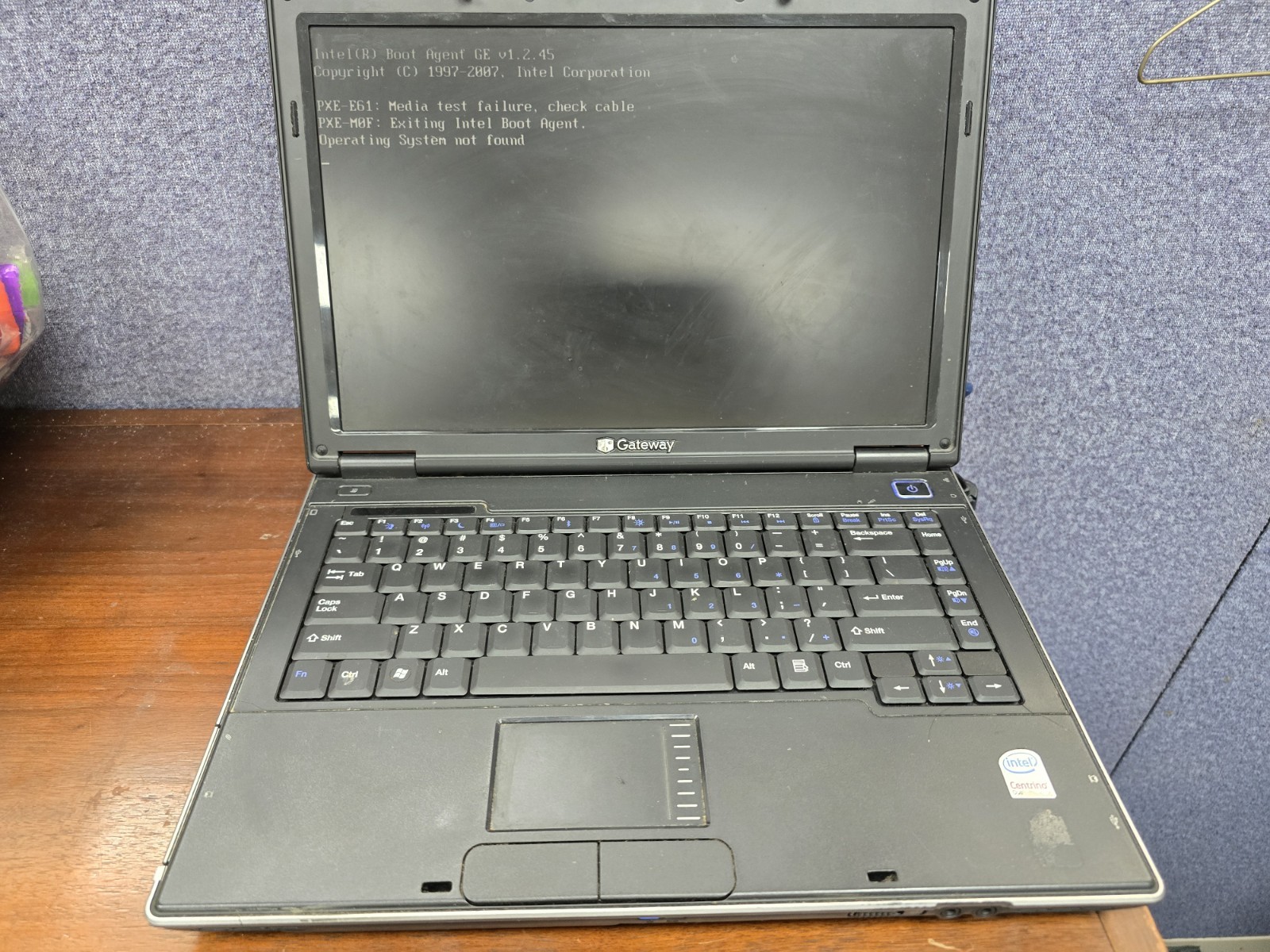 Gateway E-265M Laptop Intel Core 2 Duo 7100 1.8GHz 4GB RAM NO HD OR BATTERY