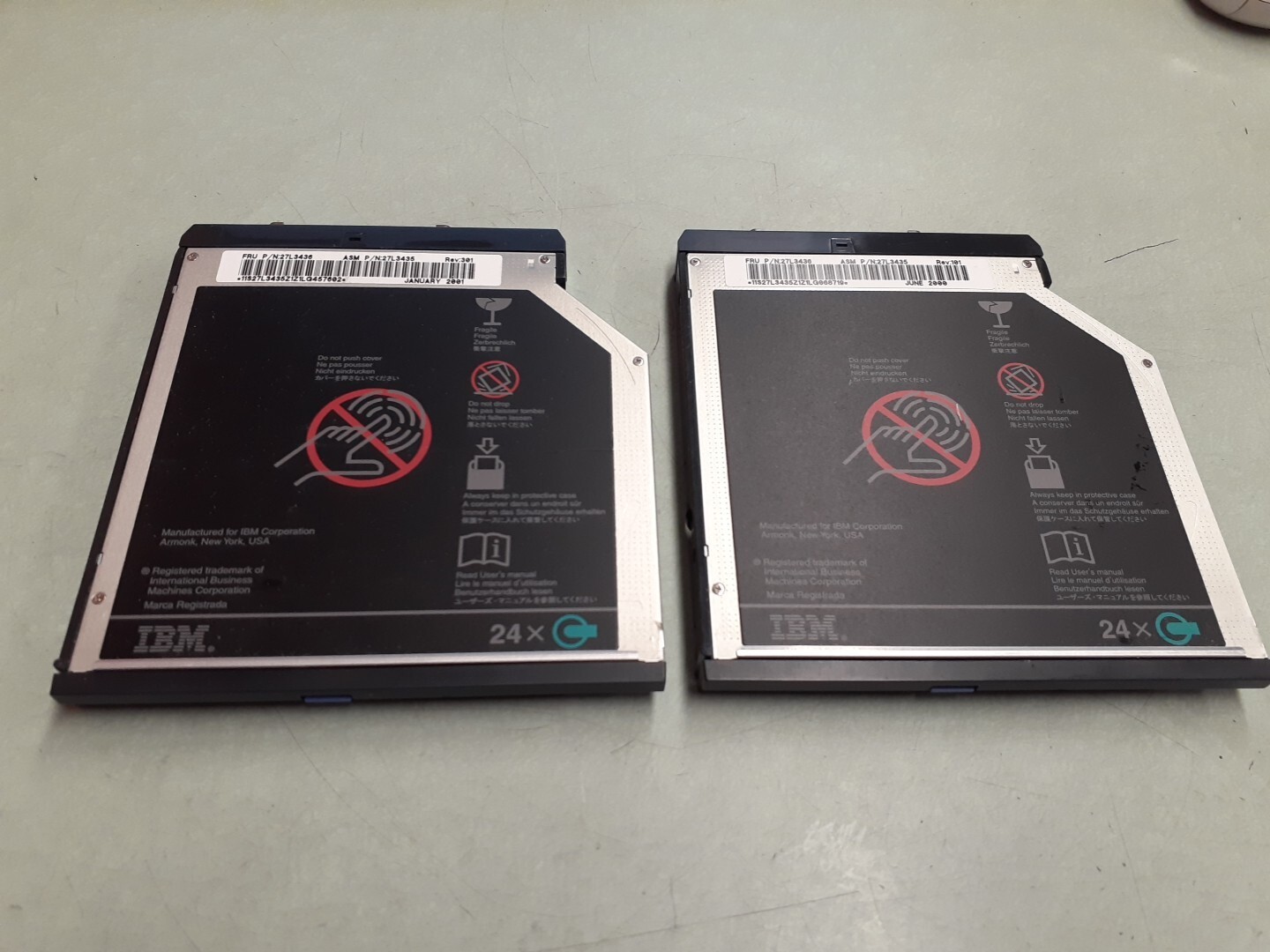 (2) TEAC CD-224E -B01 CD-ROM Drive 1977047B-01 IBM 27L3436 27L3435 - Black Bezel