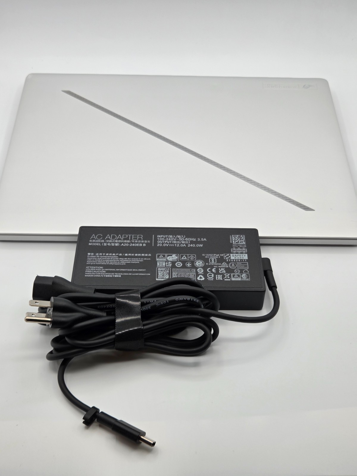 Asus ROG Zephyrus G16 GA605 16 QHD+ 240Hz Ryzen AI 9 HX 370 32GB 2TB RTX 4070