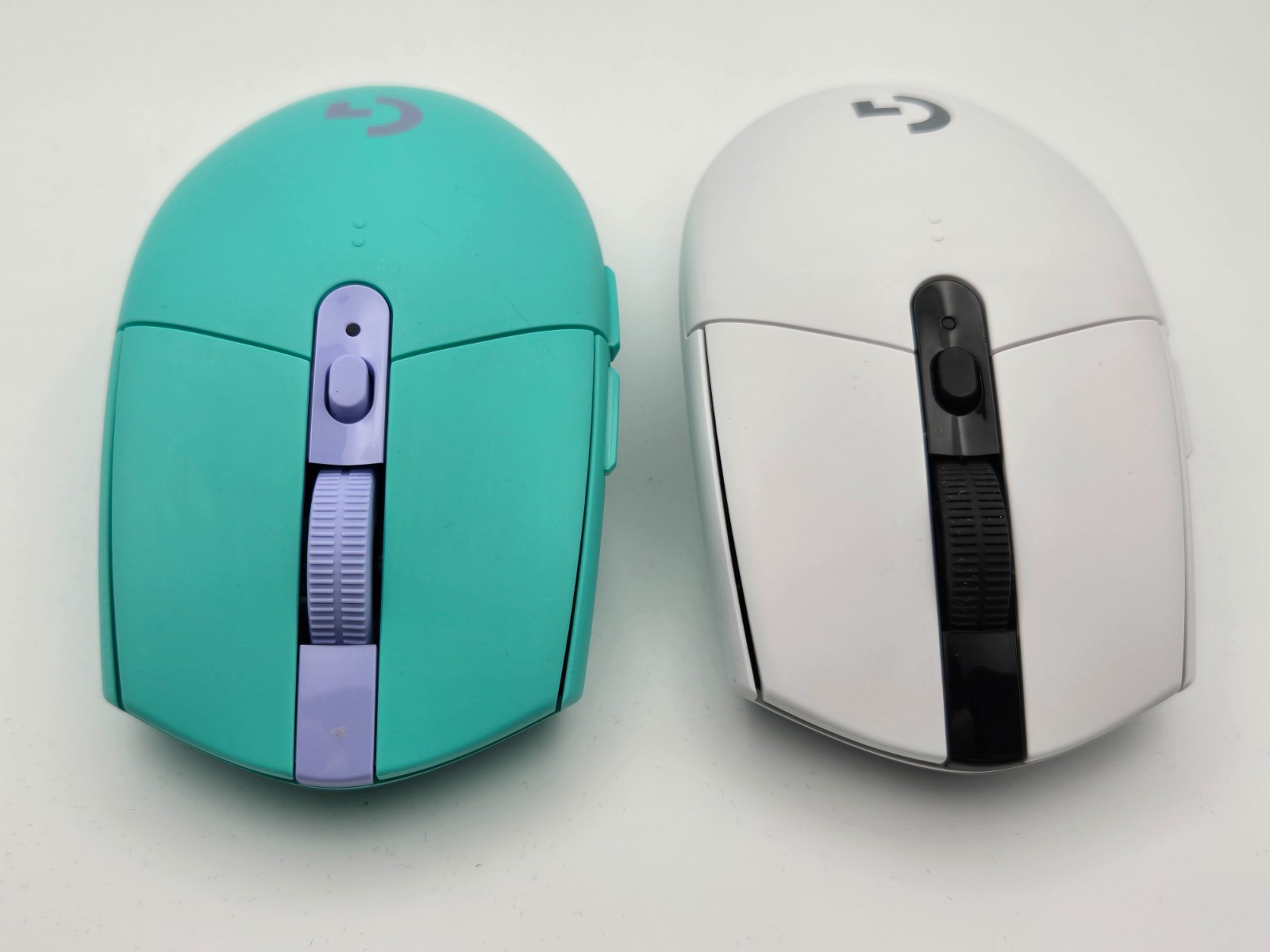 2 x Logitech G305 Lightspeed Wireless Gaming Mouse ( 1 White & 1 Mint Colorways)