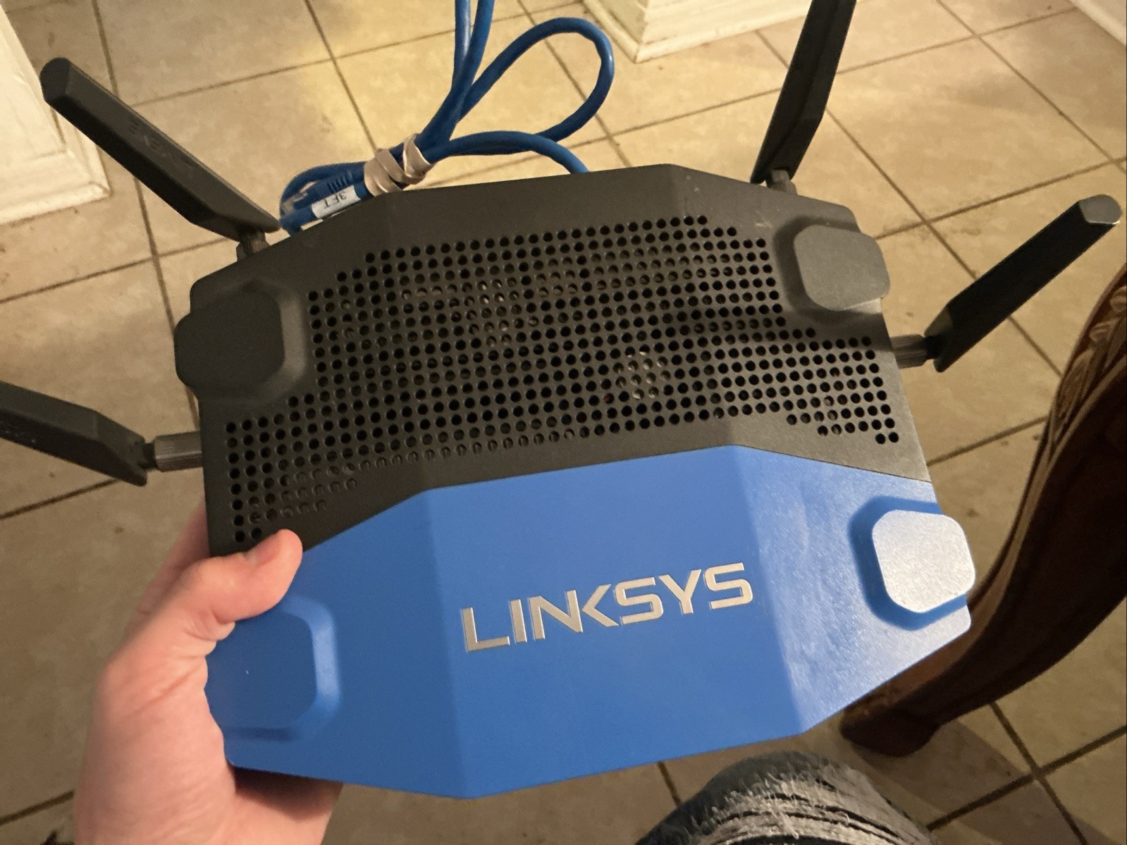 Linksys WRT1900AC 1300 Mbps 4 Port Dual-Band Wi-Fi Router