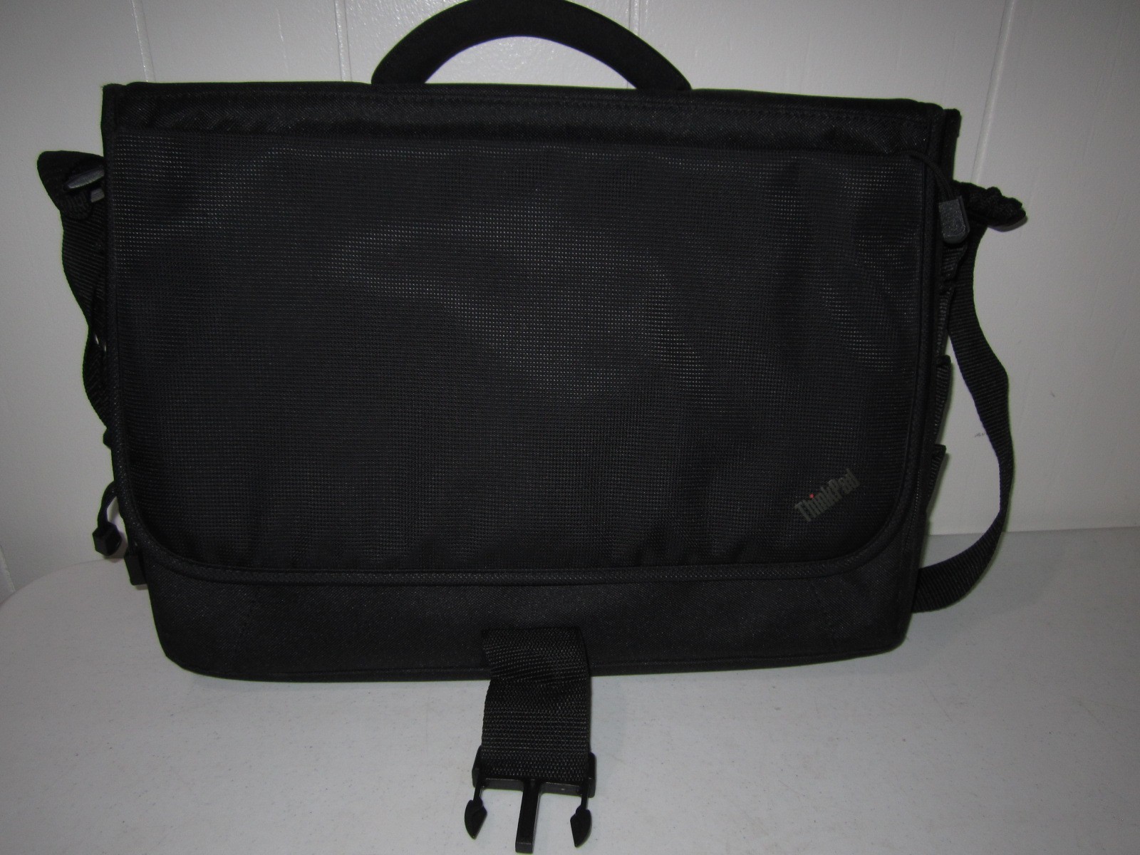 Lenovo ThinkPad Essential Top Load Laptop Bag Black 15.6" 