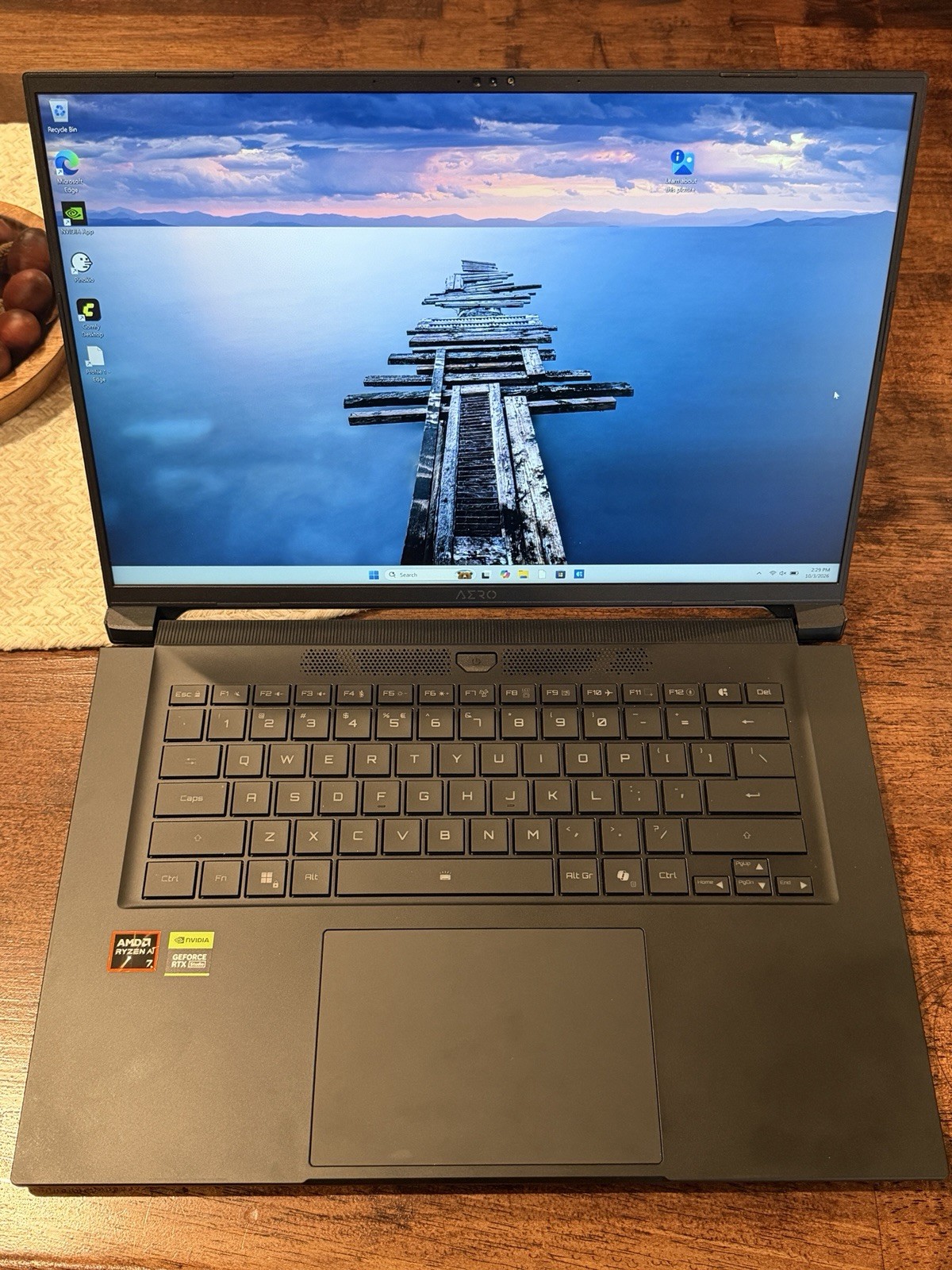 GIGABYTE  AERO X16 - AMD Ryzen AI 7 350 GeForce RTX 5060 16" Laptop - EXCELLENT