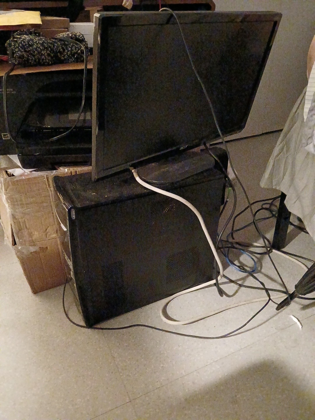 Hewlet Packard  Compaq Desktop Computer CQ500F