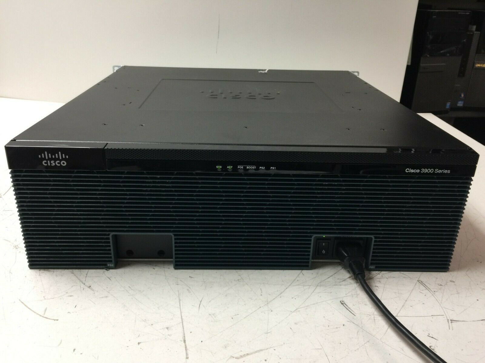 Cisco 3945 3-Port Gigabit Wired Router (CISCO3945/K9)