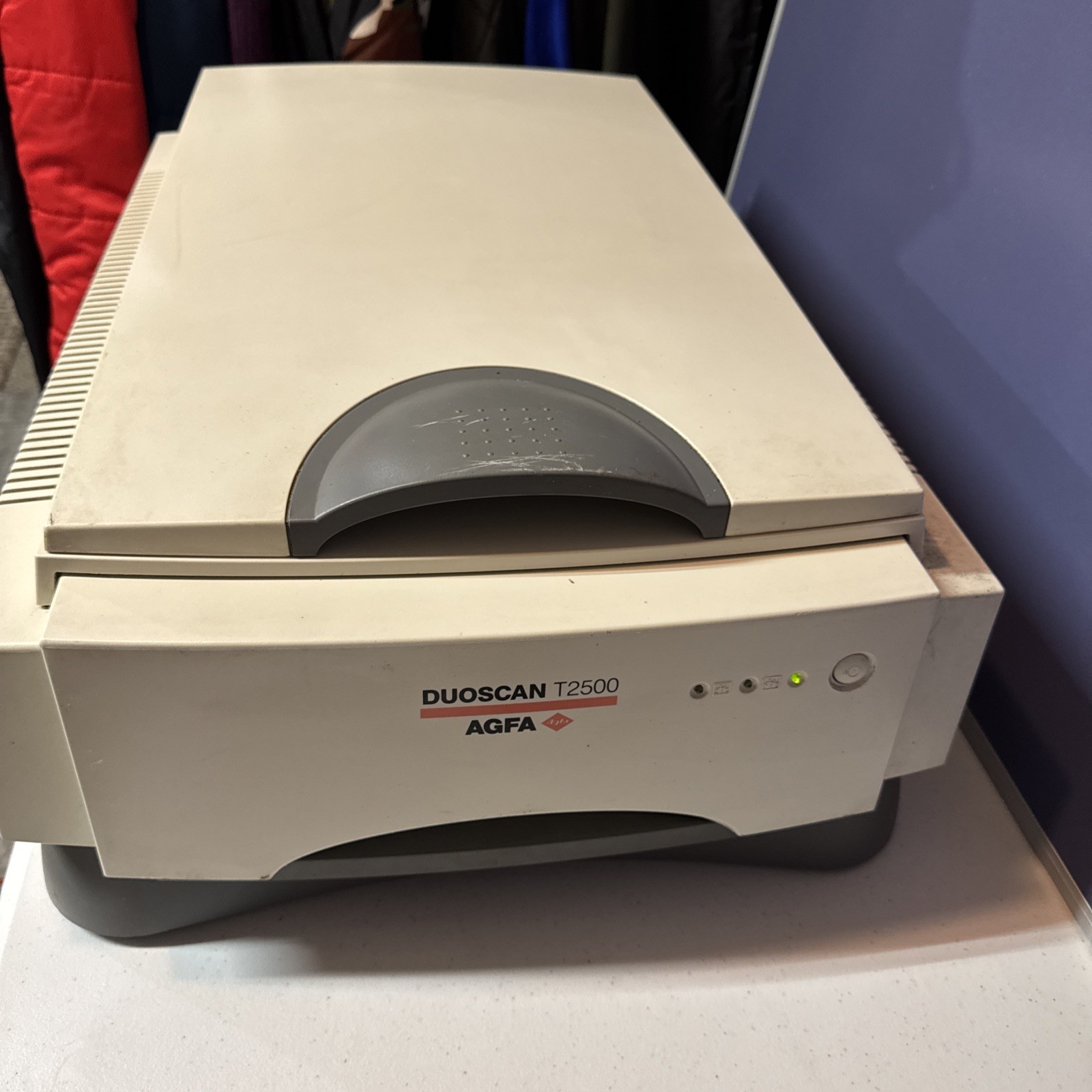 Agfa Duoscan T2500 SCSI Photo scanner + negative carriers and cable.
