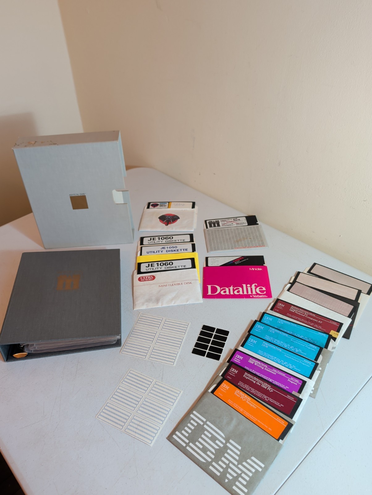 Vintage Ashton-Tate 5.25 Floppy Disk Organizer w/ IBM DOS dBASE III Everex