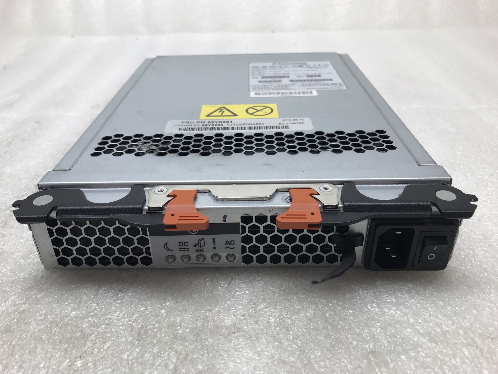 Chicony HP-S5601E0 585W Switching Power Supply FRU P/N: 69Y0201