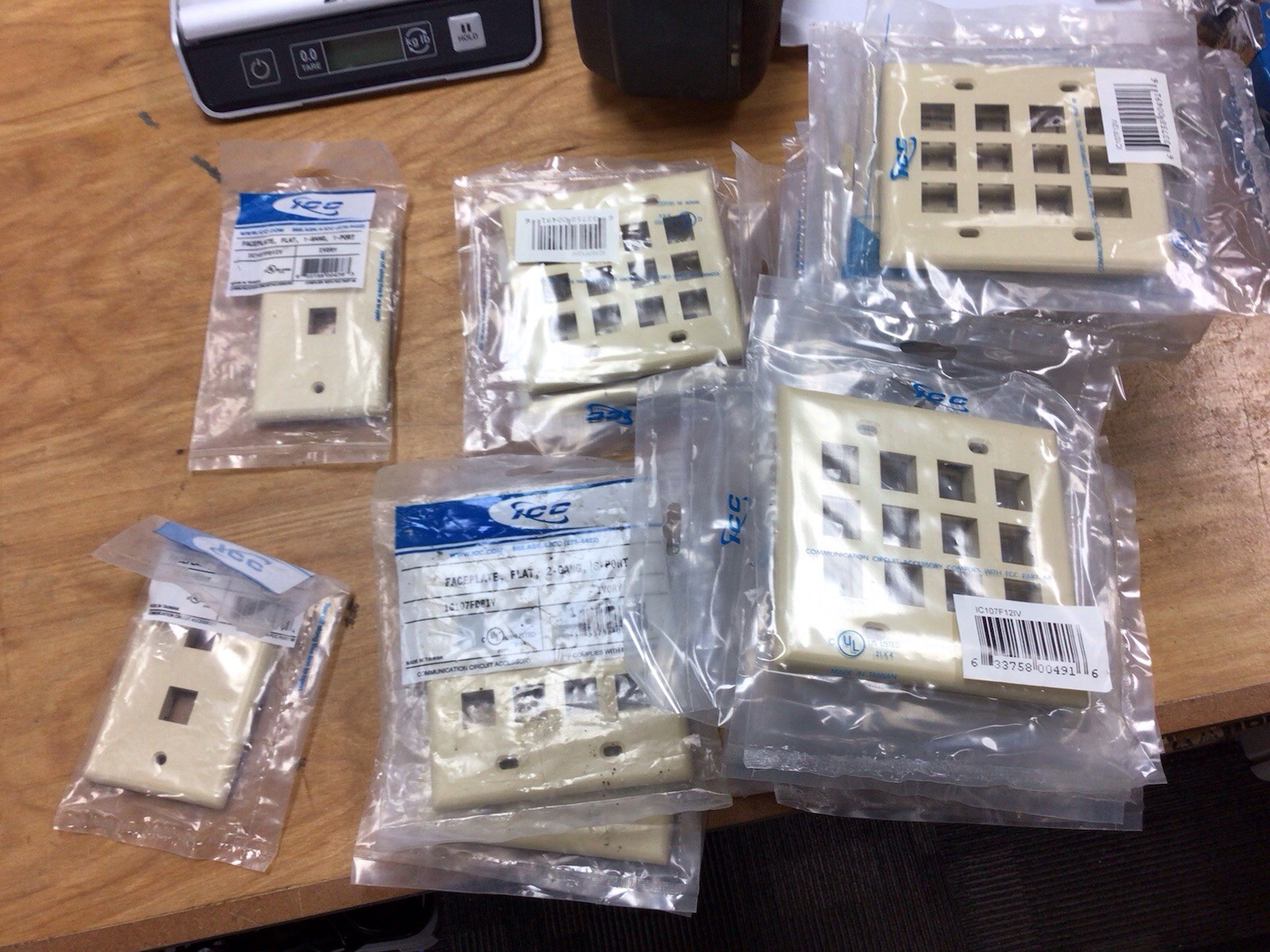 ICC IVORY FACEPLATE WALL PLATE LOT OF 27 BRAND NEW
