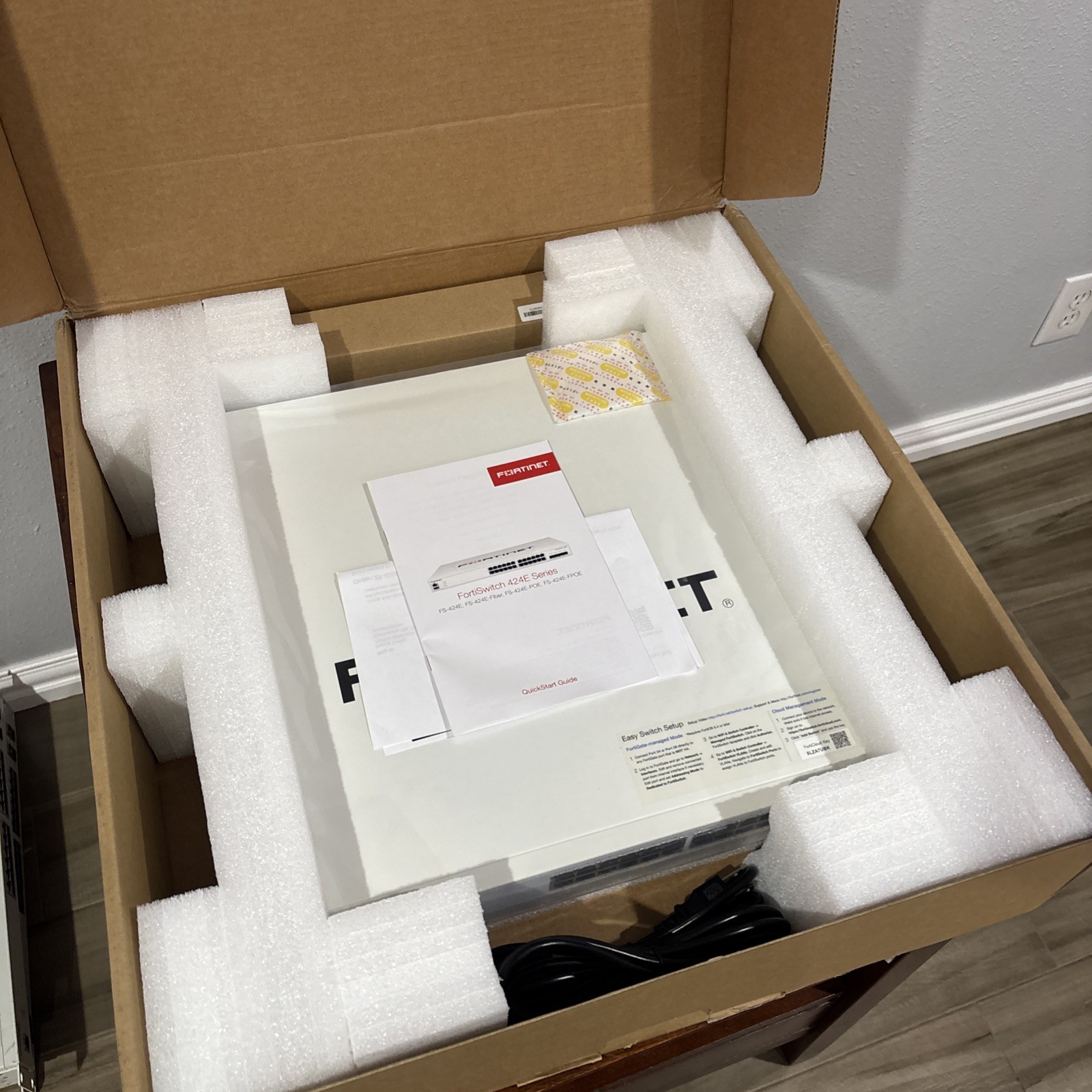 NEW Sealed Fortinet FortiSwitch FS-424E-FPOE 24-Port PoE+ 370W 4x10G SFP