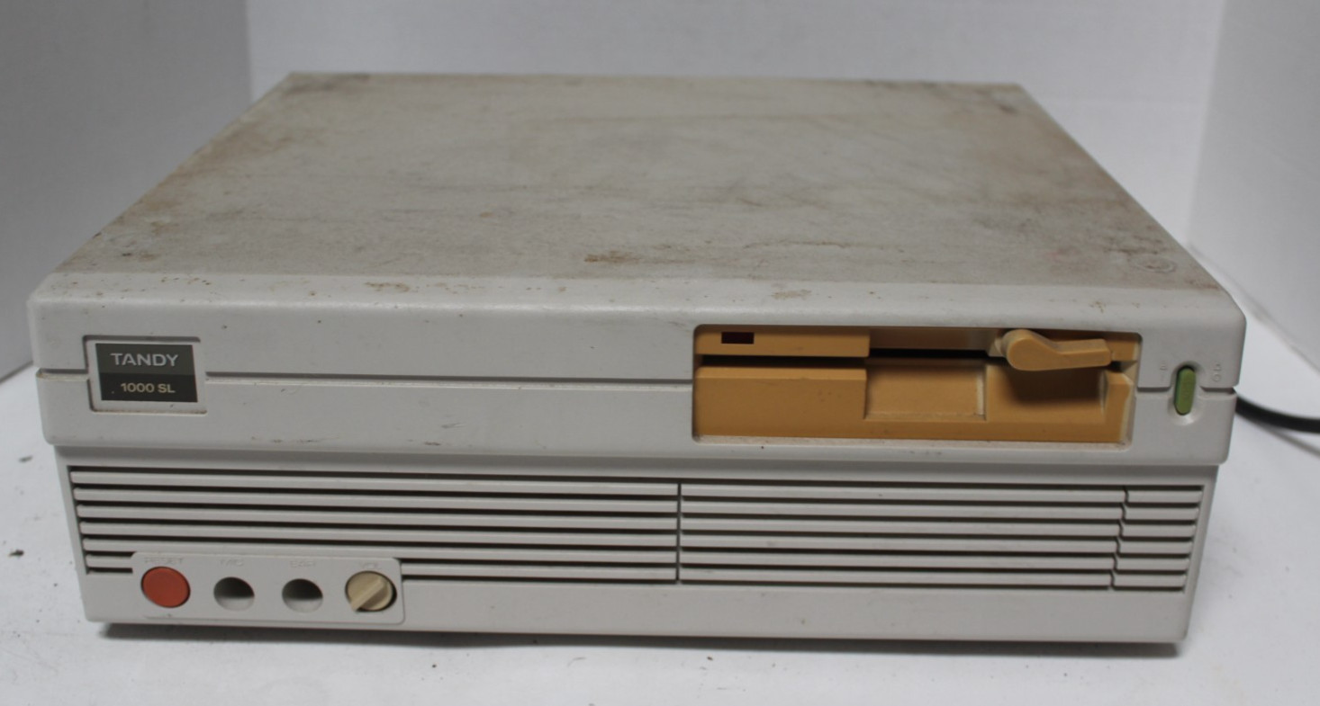 VINTAGE TANDY (1984) 1000 SL PERSONAL COMPUTER MODEL 25-1401 *Powers on