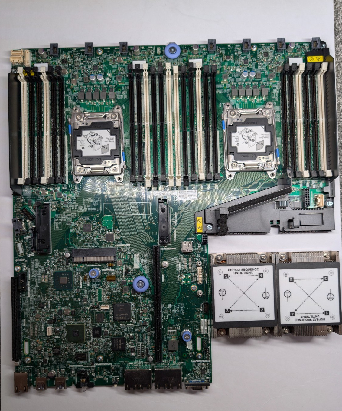 Lenovo System x3550 M5 Dual LGA2011-3 System Board FRU 01PE217 + 2x Heatsink
