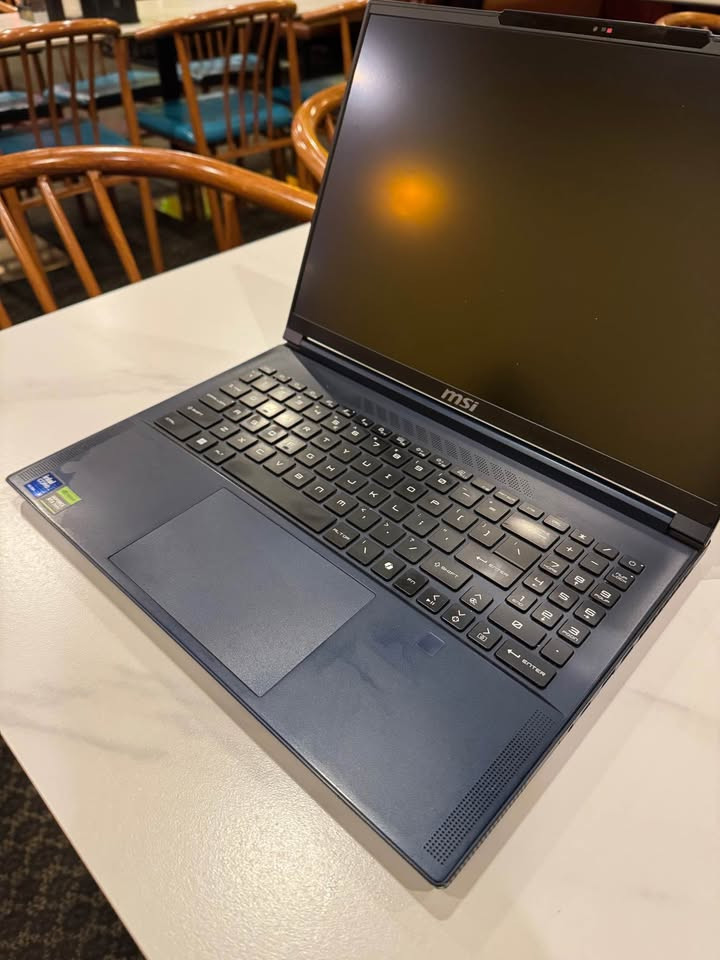 MSI Stealth 16 AI Studio A1VGG Ultra 9 185H RTX 4070 15GB 1TB SSD