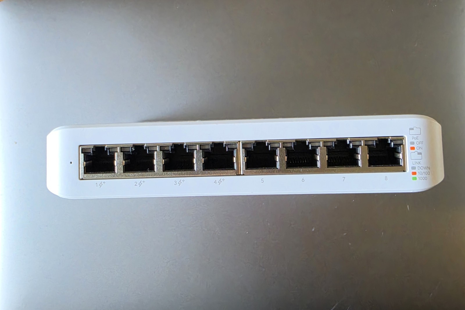 Ubiquiti UniFi Switch Lite 8 PoE USW-Lite-8-PoE 8-Port Gigabit PoE+ Switch