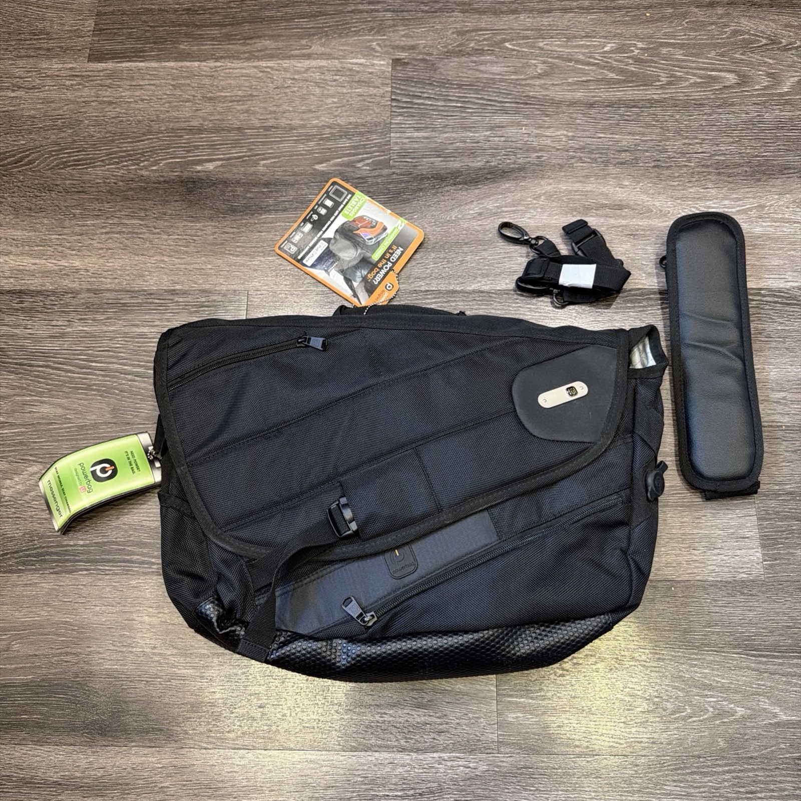 Powerbag Ful Messenger Laptop Bag w Battery Charger Smartphone Tablet 18" New