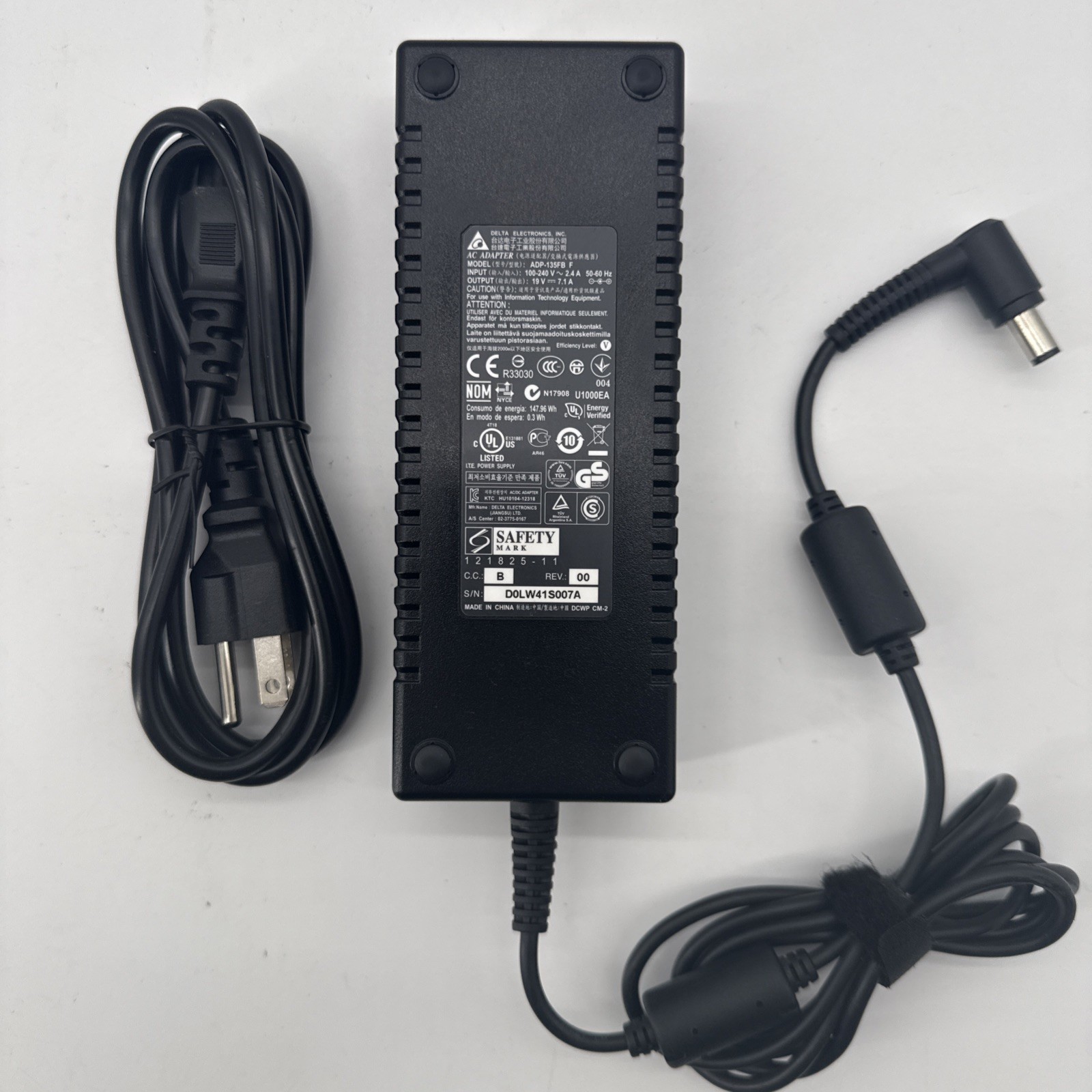Genuine Delta AC Power Adapter ADP-135FB F 19V 7.1A