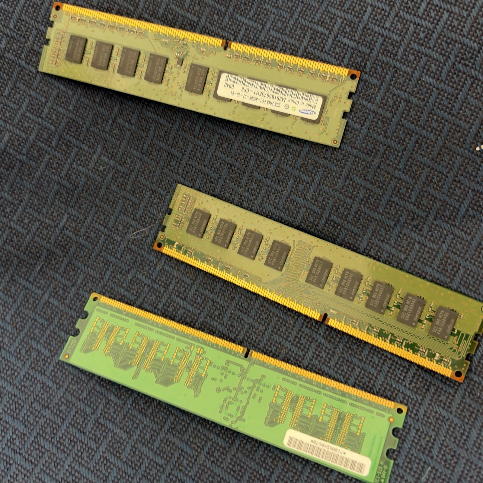 Lot of 3 Server RAM 2x Samsung 2GB DDR3 ECC PC3-8500E + Nanya 256MB DDR2