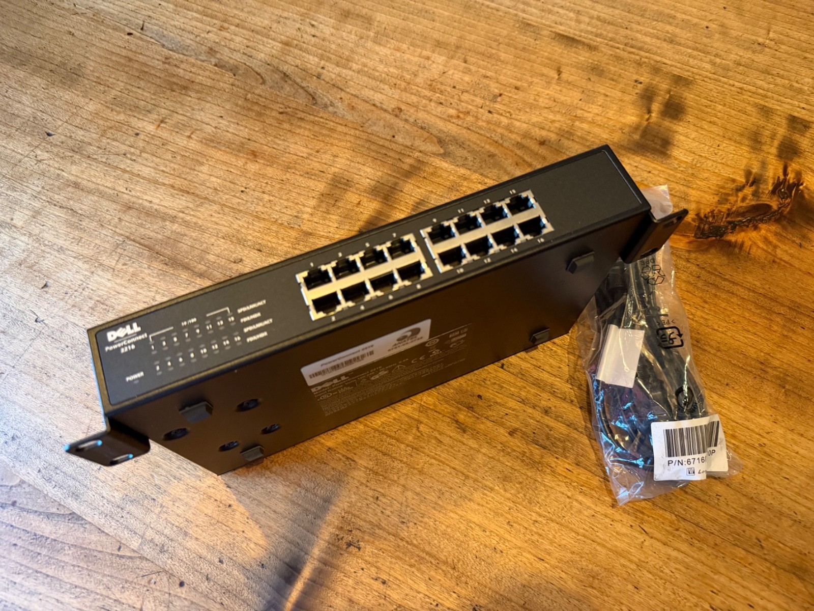 Dell PowerConnect 2216 16-Port Fast Ethernet Switch Rack-Mountable