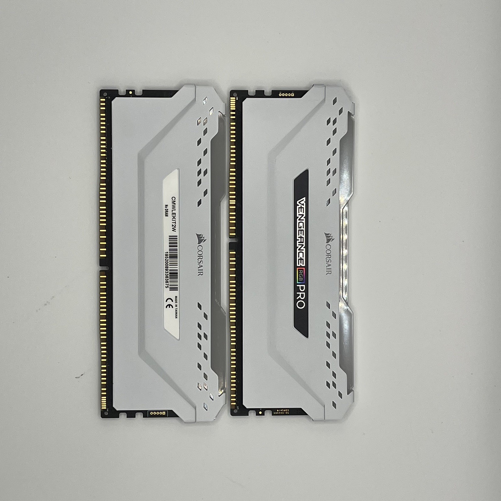 CORSAIR 288-Pin PC RAM VENGEANCE RGB PRO Light Enhancement Kit Model CMHLEKIT2W