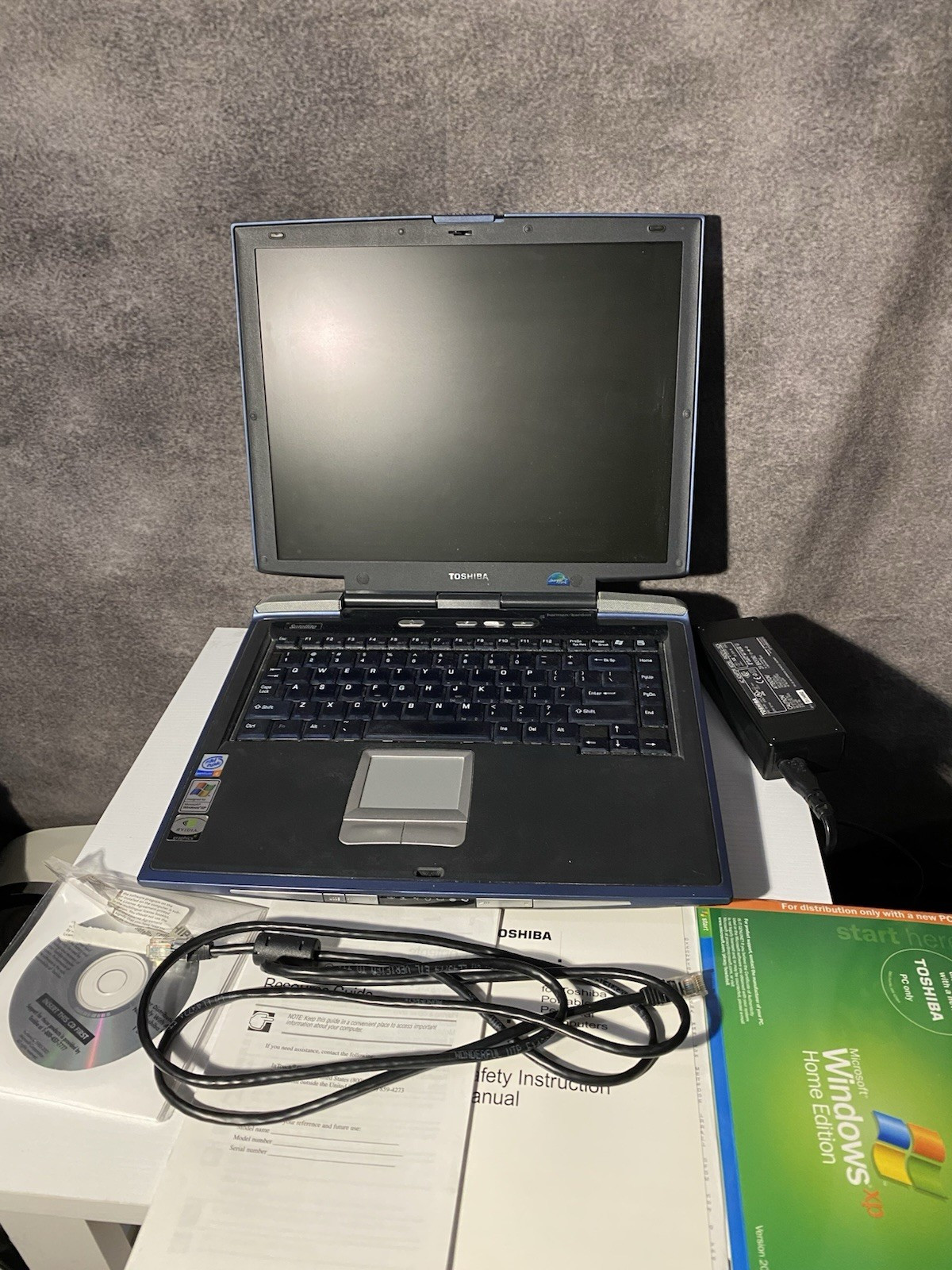 Toshiba Satellite 2455-S305 Retro Laptop Bundle POWERS ON - No HDD Manuals CD