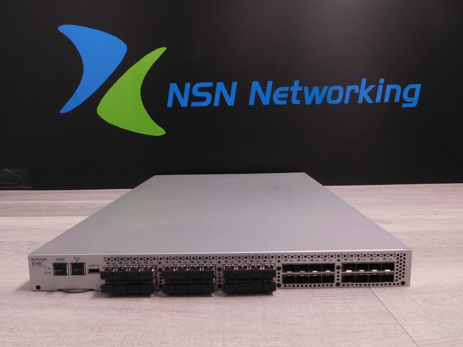 Brocade EMC2 DS-5100B 40-Port Fibre Channel Switch 100-652-066 EM-5120-0008
