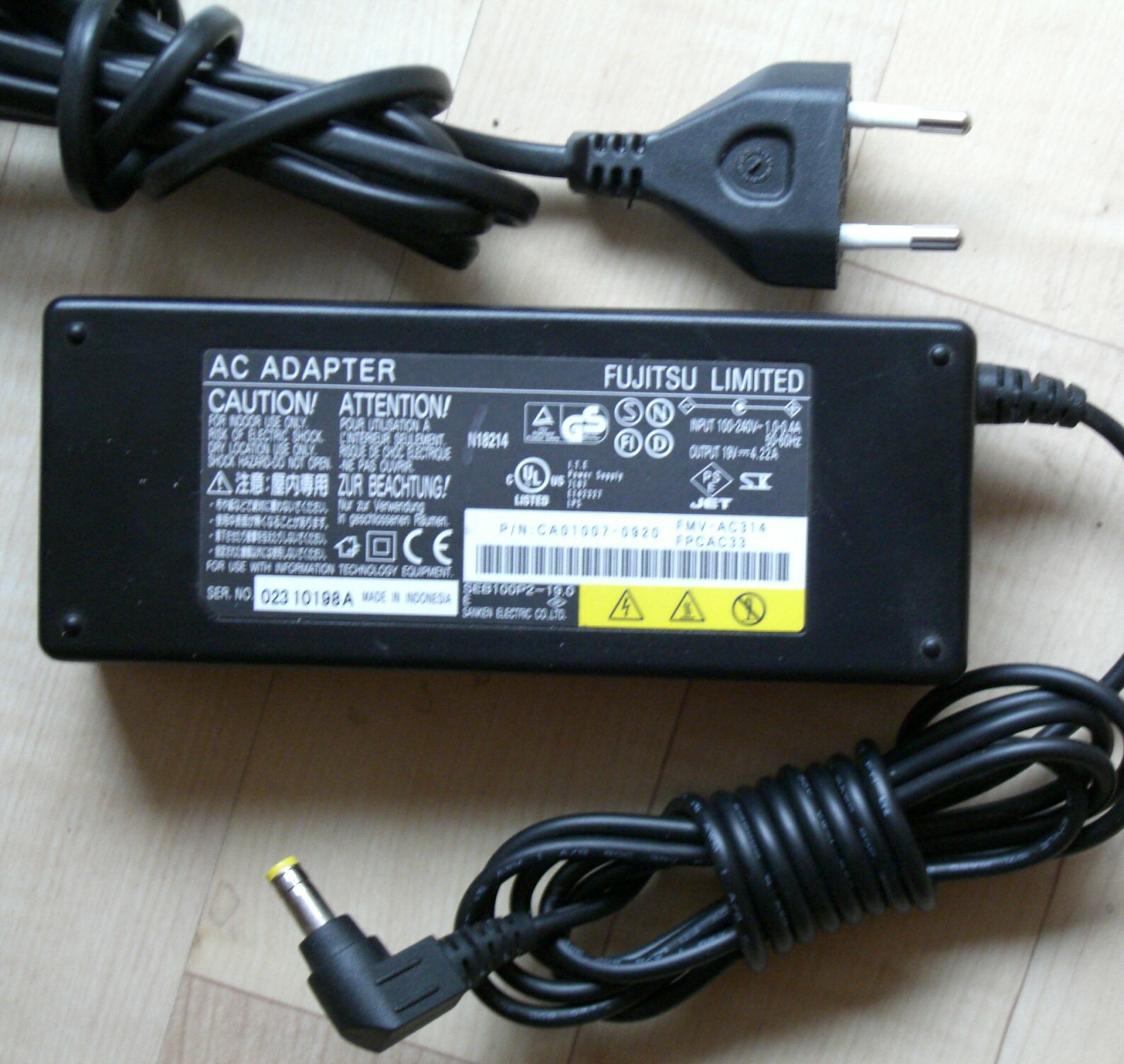 Genuine Fujitsu Siemens Lifebook U745 E743 E547 Charger Charging Cable