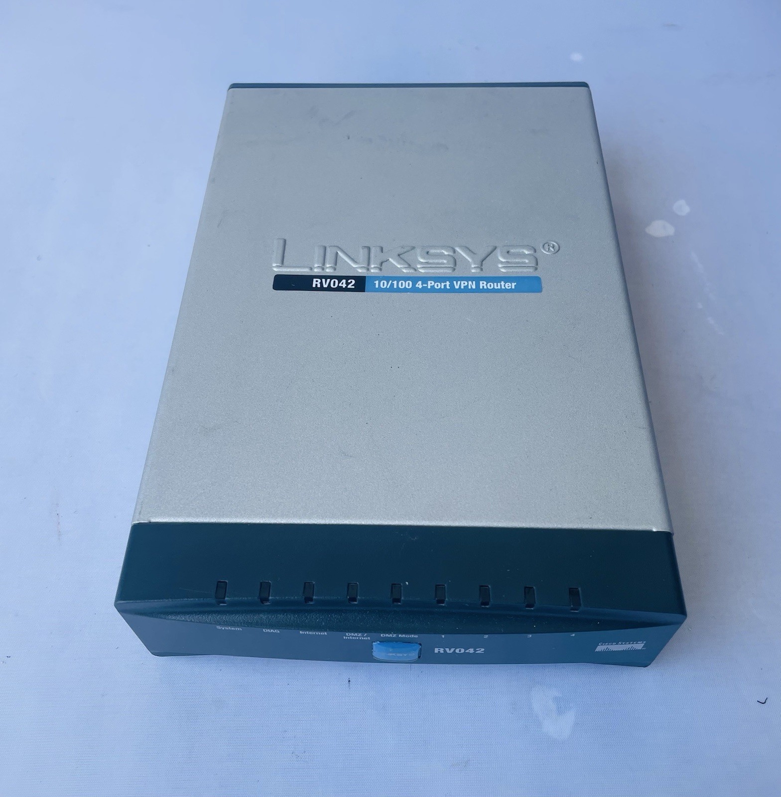 Linksys RV042 10/100 4-Port VPN Router (No Adapter)