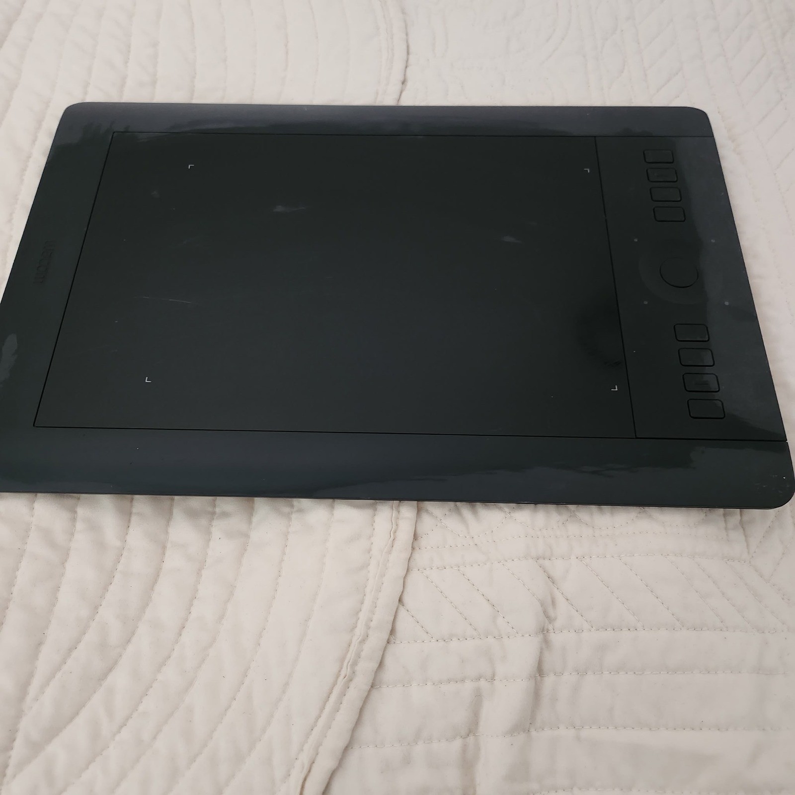 Wacom Intuos Pro Medium Drawing Tablet PTH-651 Black ExpressKeys Untested