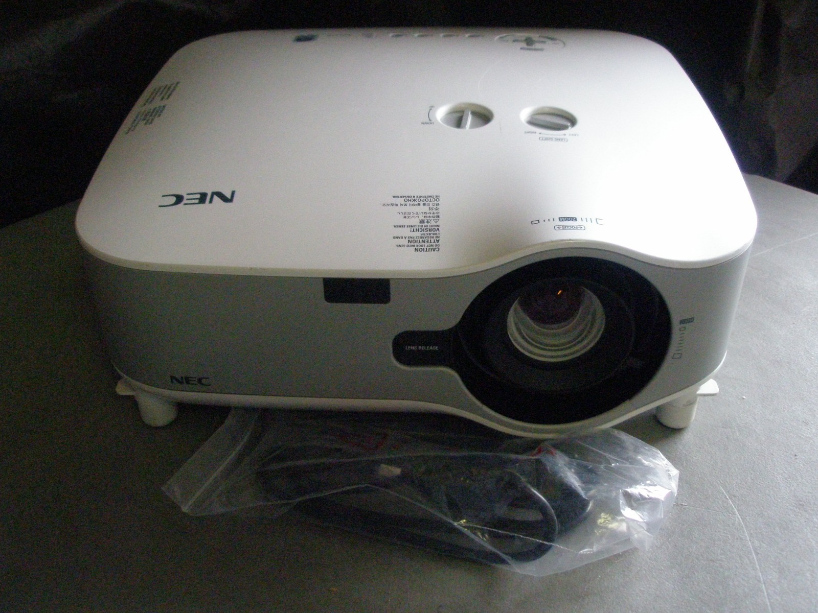 NEC NP1150 LCD PROJECTOR, 3700 LUMENS CLEAN & BRIGHT IMAGE WORKS GREAT