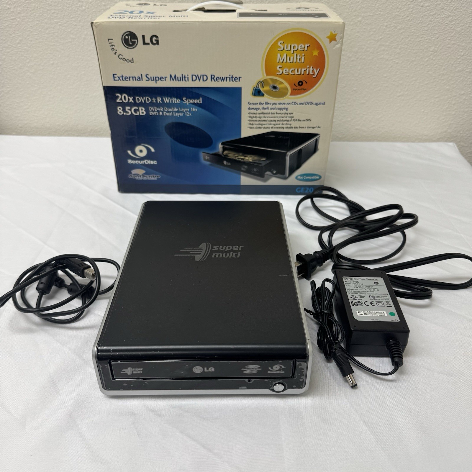 LG GE20LU10 External Super Multi DVD Rewriter. Power Cord, USB Cable