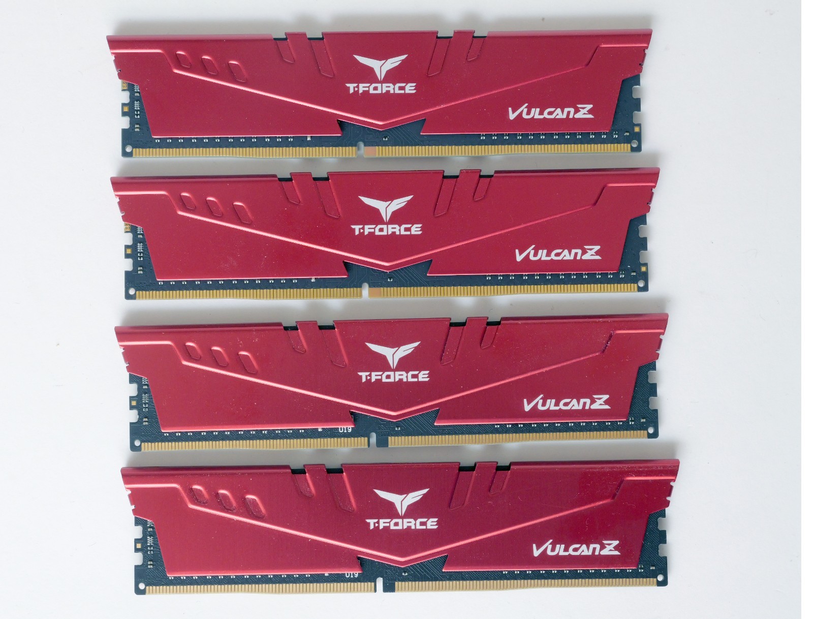 TeamGroup T-Force Vulcan 32GB (4x8GB) DDR4-3000 RAM TLZRD49G3000HC16CBK-SDRAM