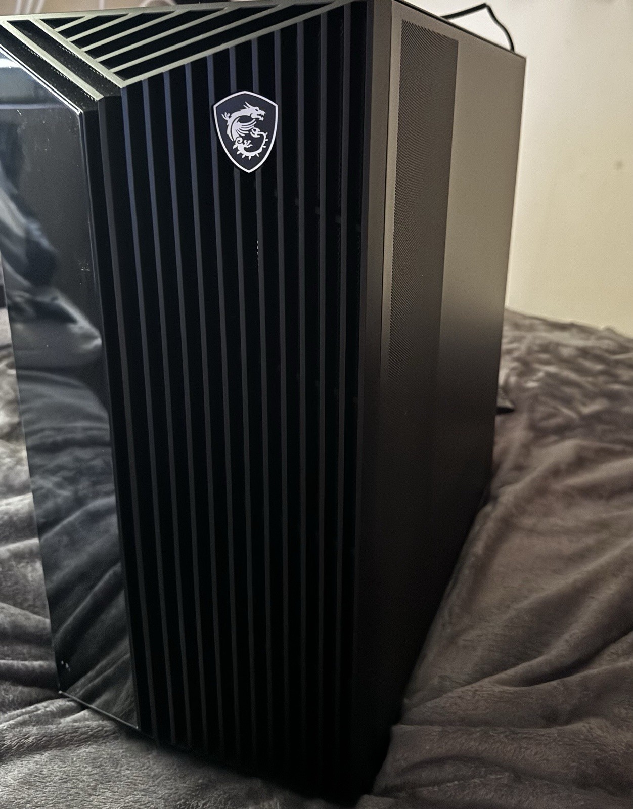 MSI Aegis Z2 Gaming Tower Ryzen 7 8700F 16GB RTX 5060 2TB NVMe Wi-Fi
