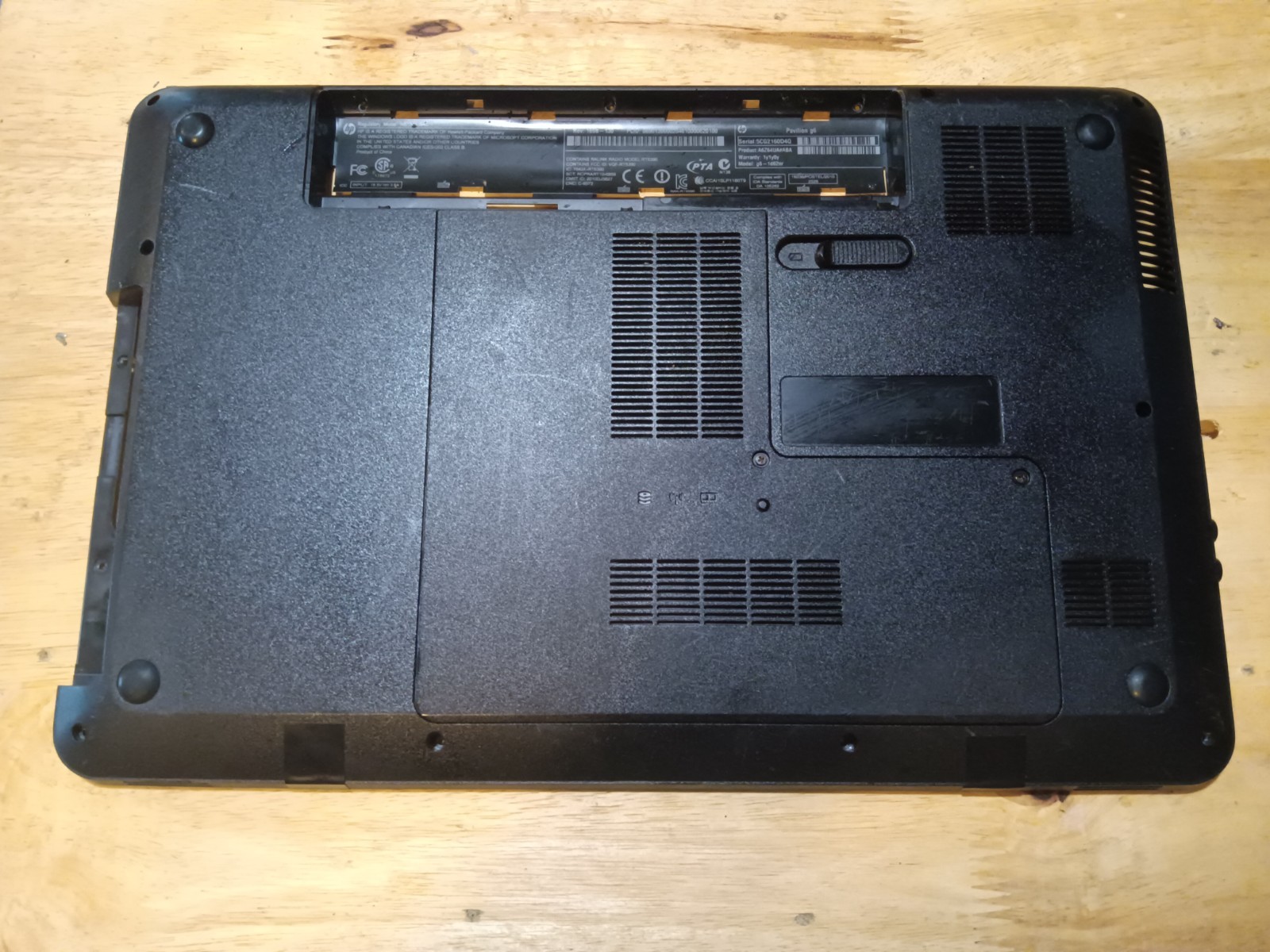 Genuine HP Pavilion G6-1D62nr 15.6" Base Case Chassis w/Memory Cover/ 639569-001