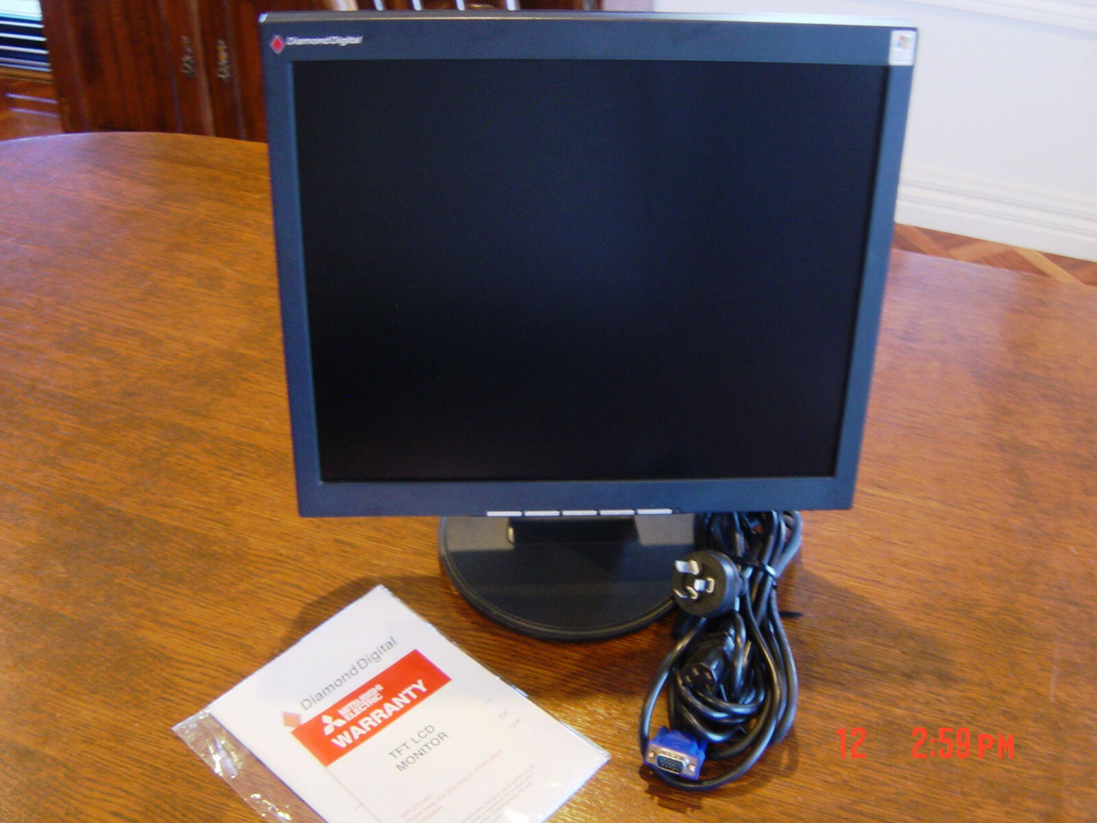 EC. MITSUBISHI 17" LCD MONITOR PN: DV170JB inc. Accessories - (USED)