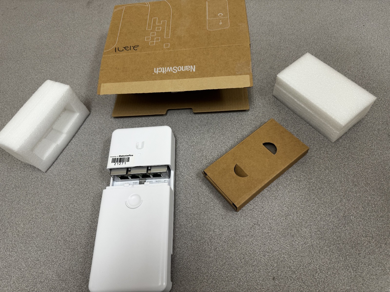 N-SW - Ubiquiti - NanoSwitch 4-Port Gigabit 24V Passive PoE Outdoor Switch - New