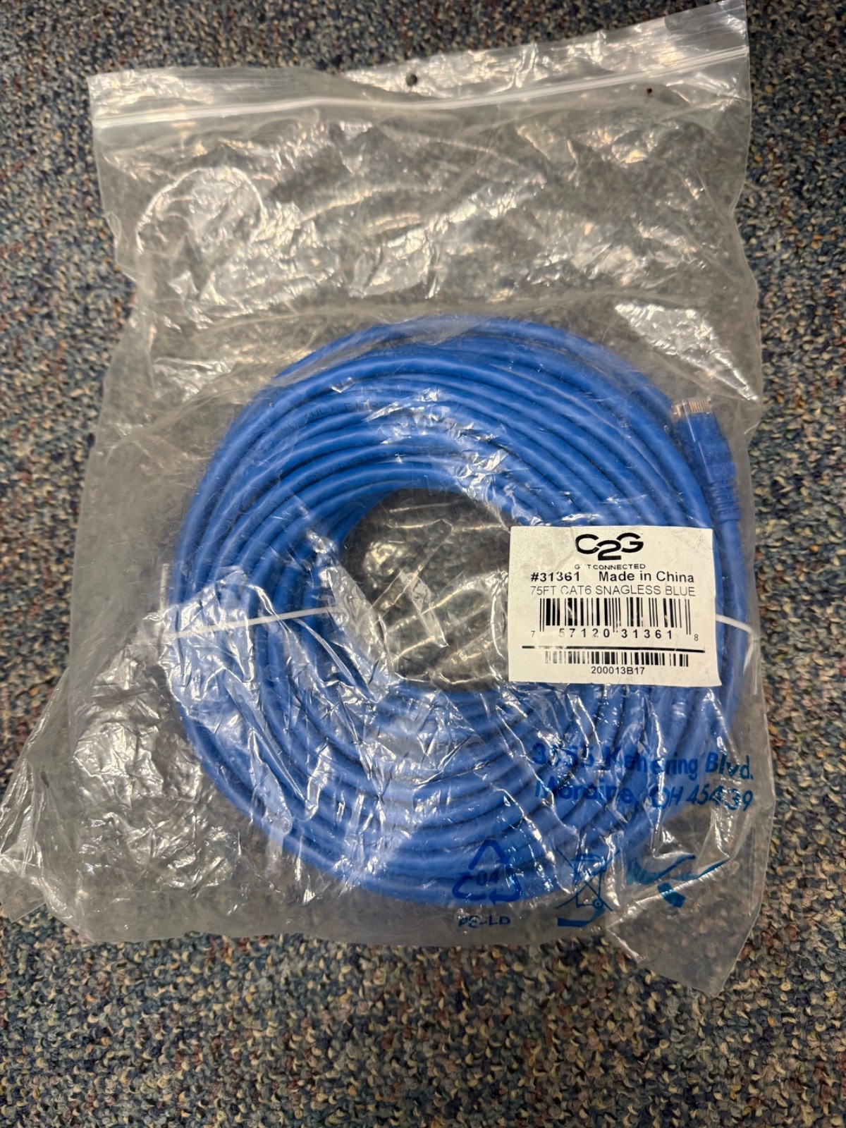 NEW C2G 31361 75FT CAT6 Snagless Blue Cable
