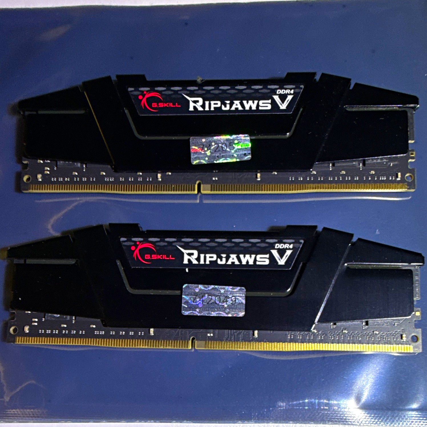 G.SKILL Ripjaws V 32GB (2x16GB) DDR4-3600 DIMM Intel XMP 2.0 F4-3600C16Q-64GVKC
